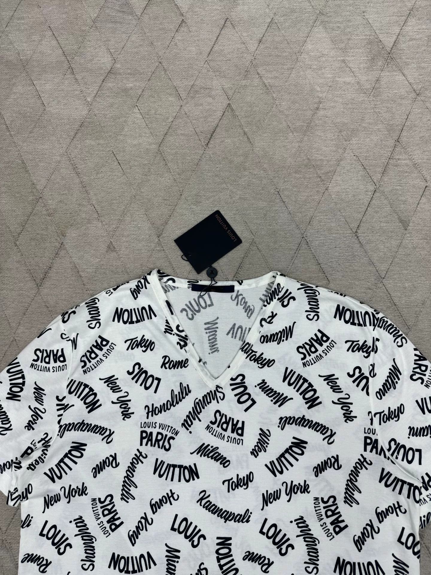 Louis Vuitton LV Logo Short-Sleeve T-Shirt XL Size US XL / EU 56 / 4 - 5 Thumbnail