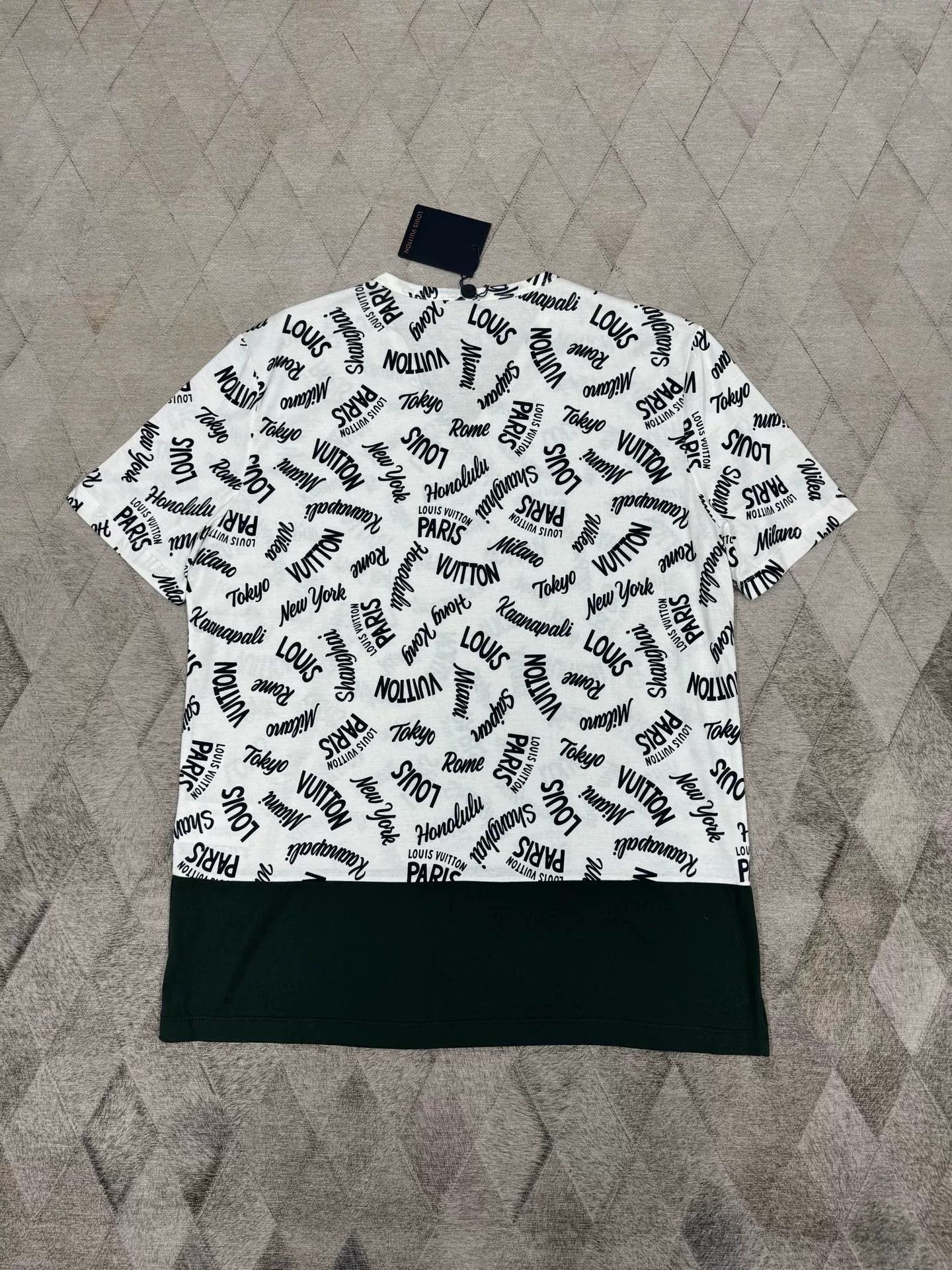 Louis Vuitton LV Logo Short-Sleeve T-Shirt XL Size US XL / EU 56 / 4 - 2 Thumbnail