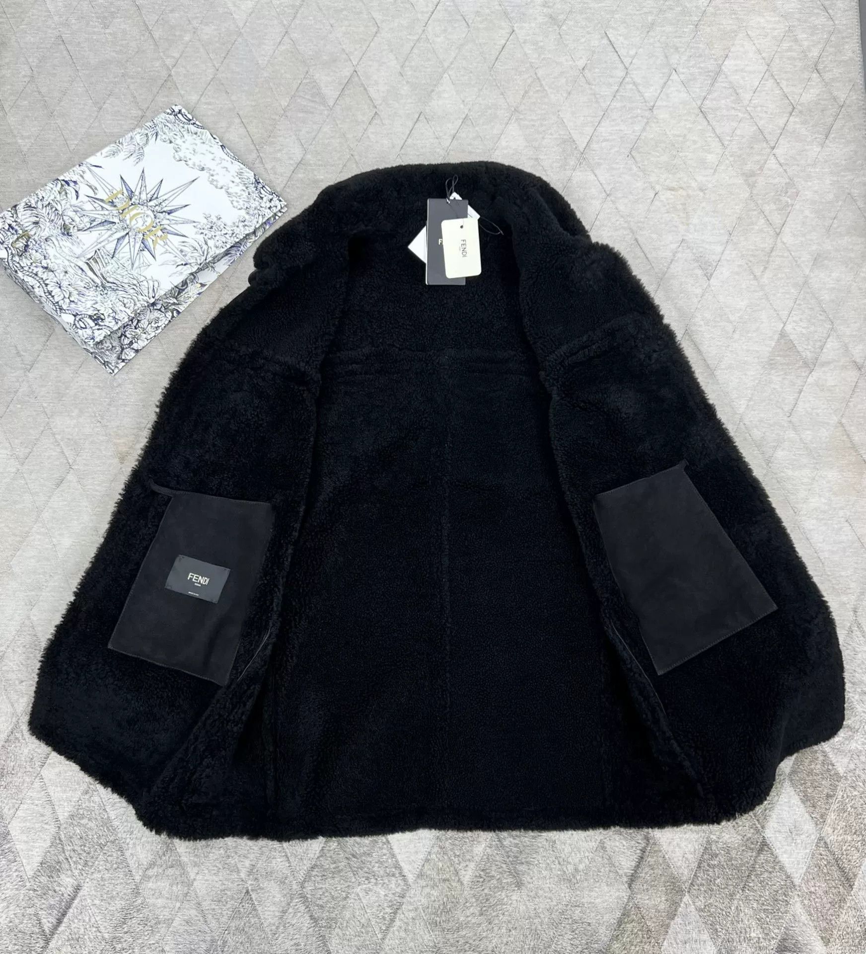 Fendi Fendi 23FW Heavy Fur Coat Size US S / EU 44-46 / 1 - 4 Thumbnail