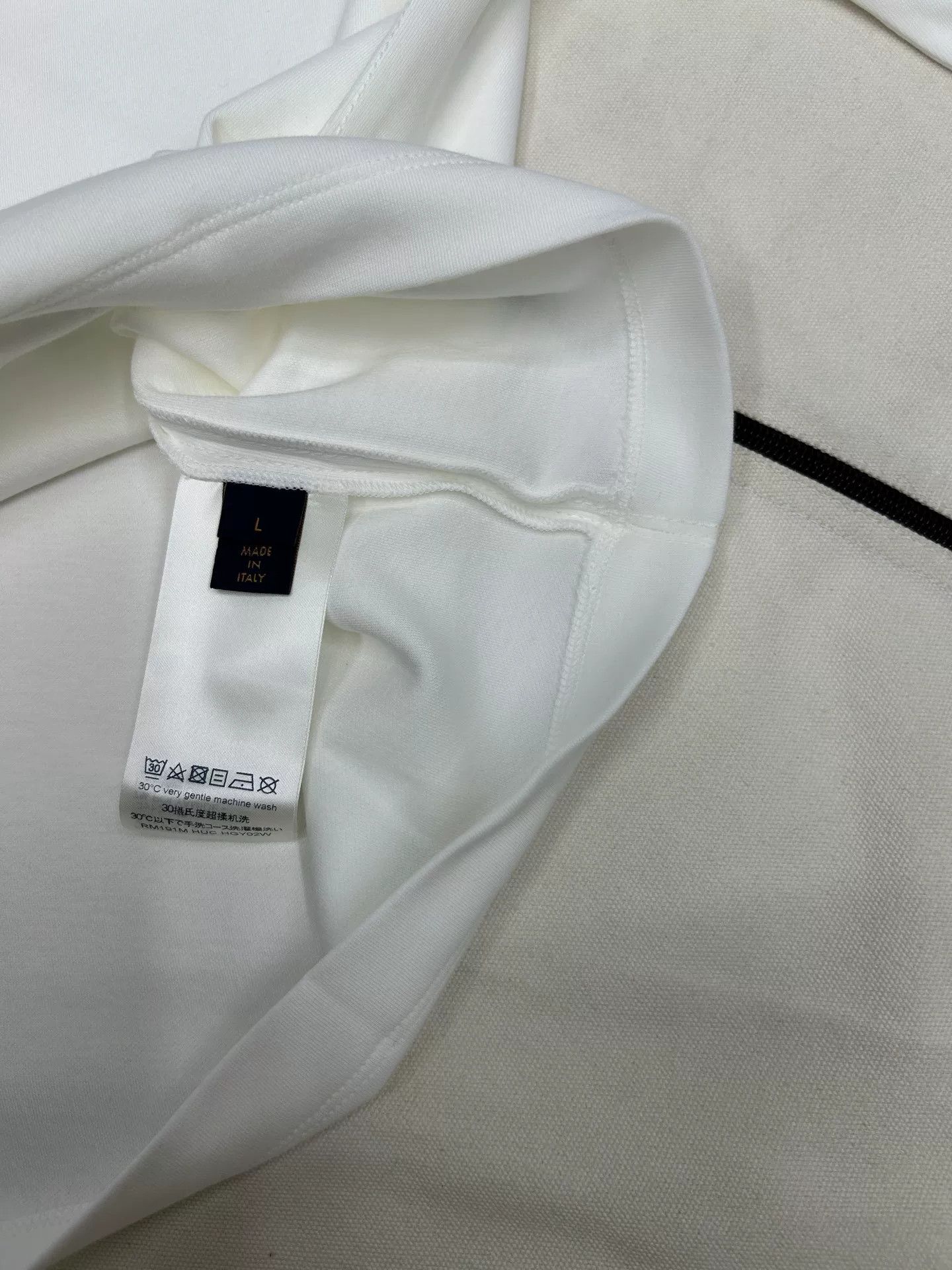 Louis Vuitton Louis Vuitton Classic Logo Collar Hoodie Size US L / EU 52-54 / 3 - 6 Thumbnail