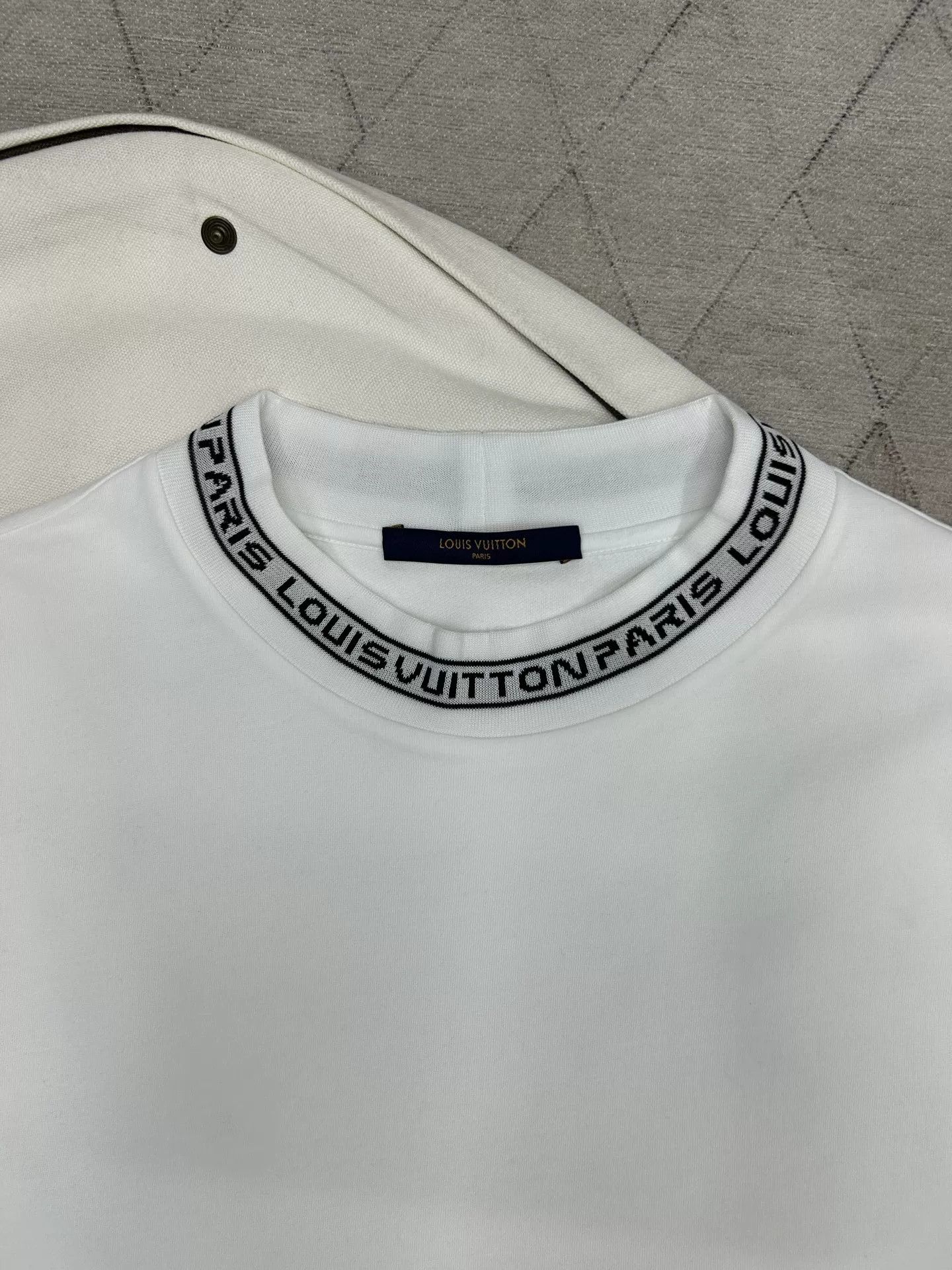 Louis Vuitton Louis Vuitton Classic Logo Collar Hoodie Size US L / EU 52-54 / 3 - 2 Thumbnail