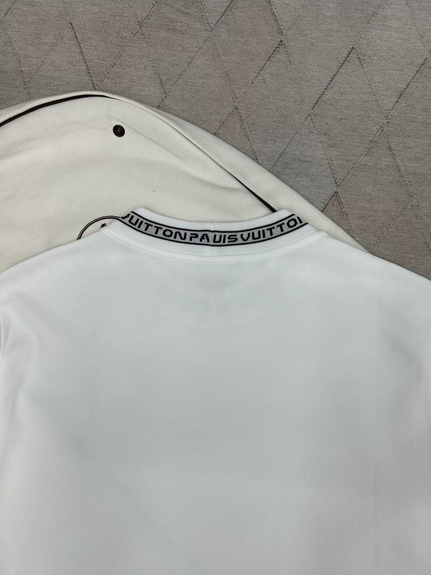 Louis Vuitton Louis Vuitton Classic Logo Collar Hoodie Size US L / EU 52-54 / 3 - 3 Thumbnail