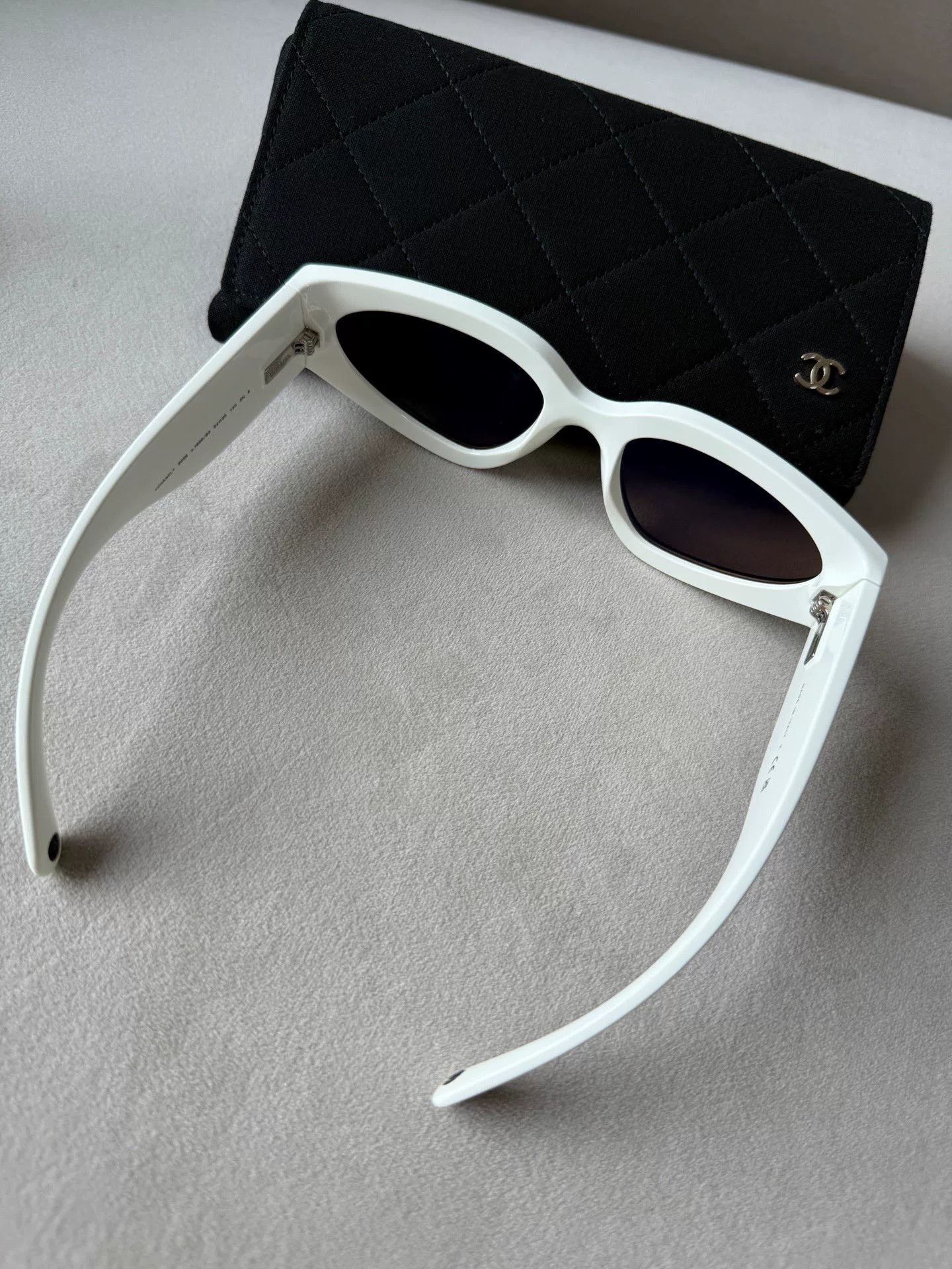Chanel Chanel Black White Cat Eye Sunglasses Size ONE SIZE - 2 Thumbnail