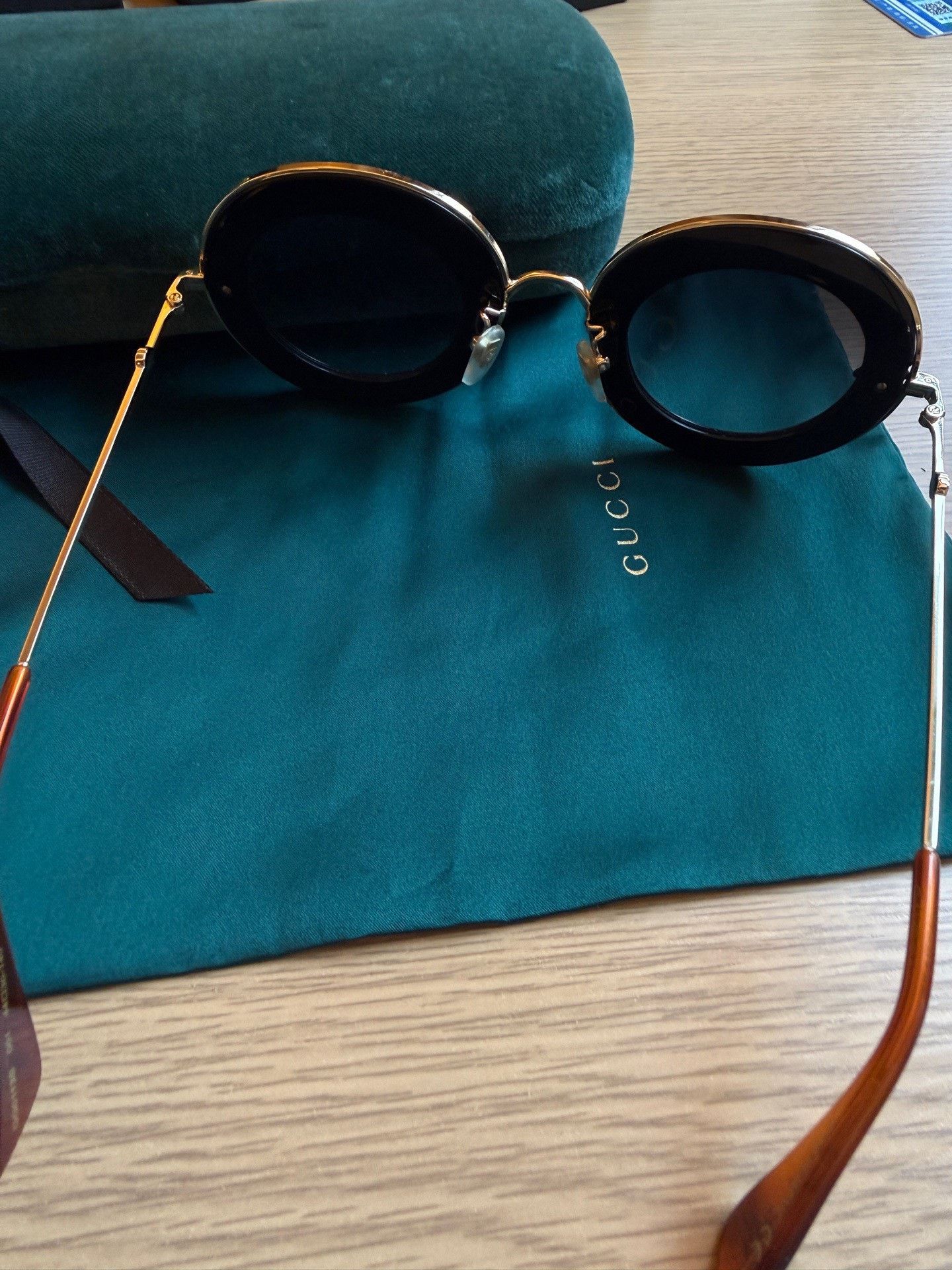 Gucci Gucci Round Frame Gold Bee Sunglasses Size ONE SIZE - 2 Thumbnail
