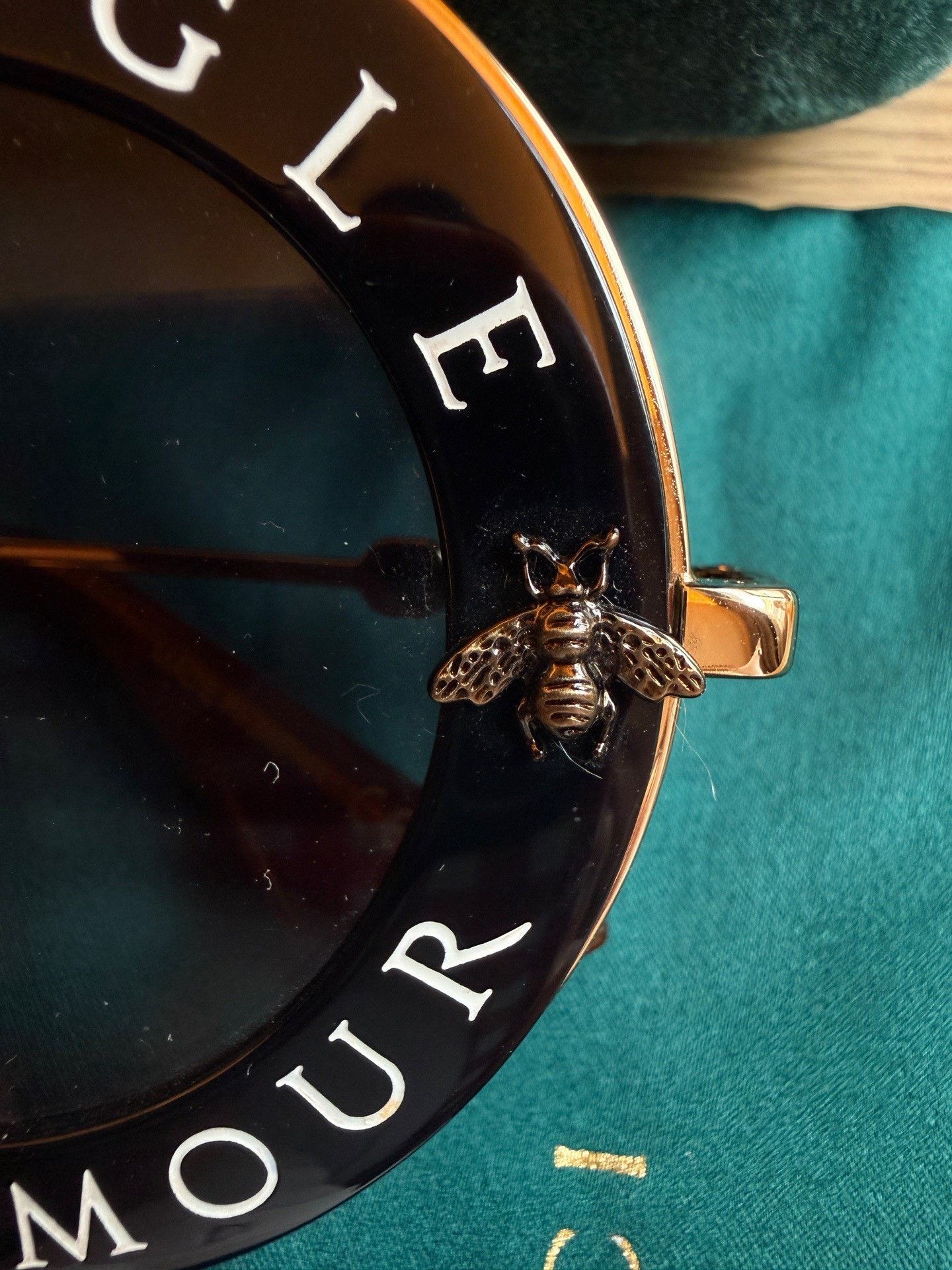Gucci Gucci Round Frame Gold Bee Sunglasses Size ONE SIZE - 7 Thumbnail