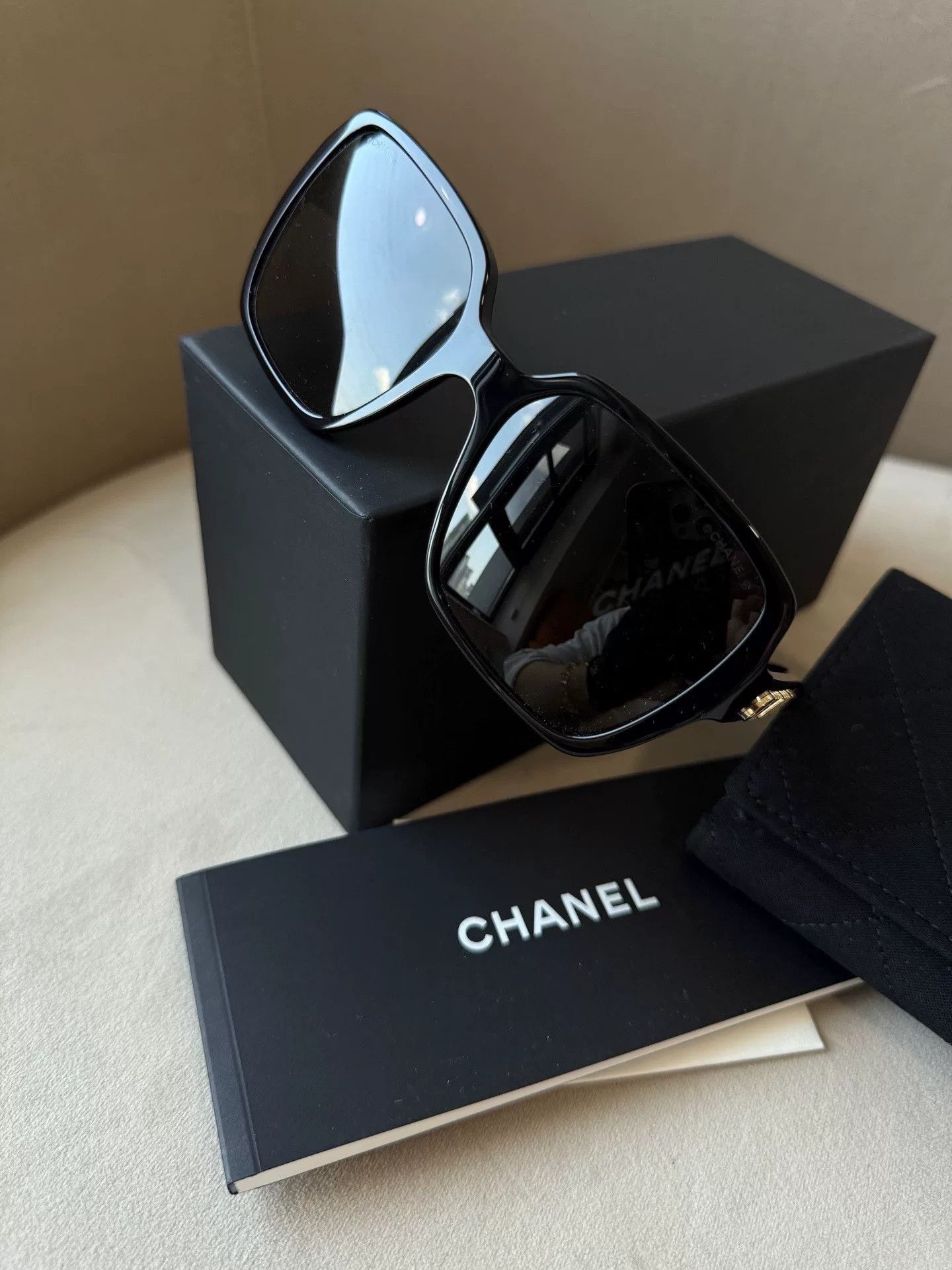 Chanel Chanel Classic Black Gold Sunglasses Size ONE SIZE - 3 Thumbnail