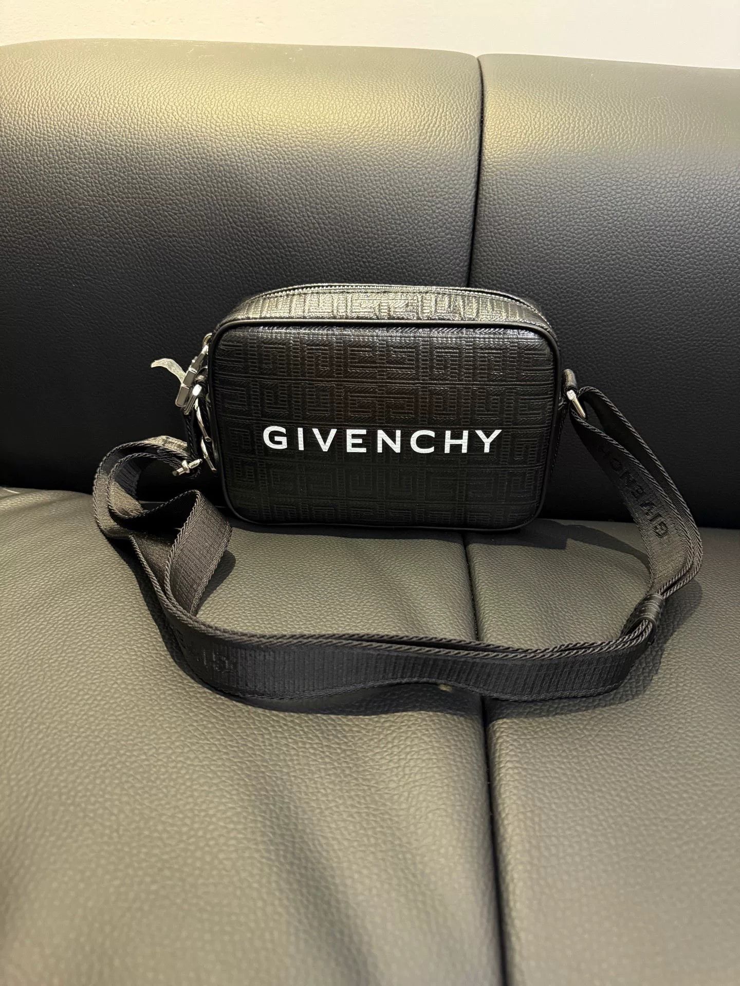 Givenchy Givenchy Black White Camera Bag Size ONE SIZE - 2 Thumbnail