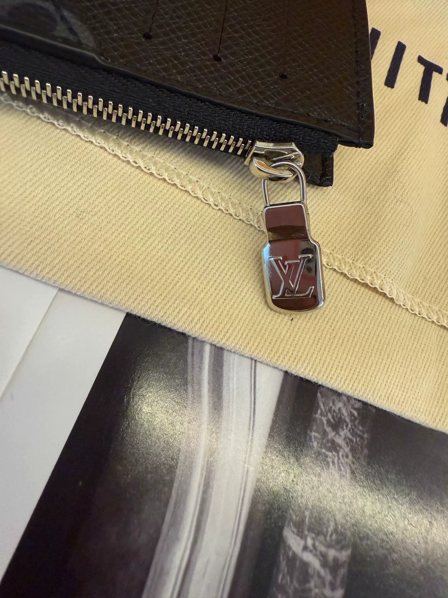 Louis Vuitton LV Monogram Leather Card Holder Coin Purse Size ONE SIZE - 5 Thumbnail