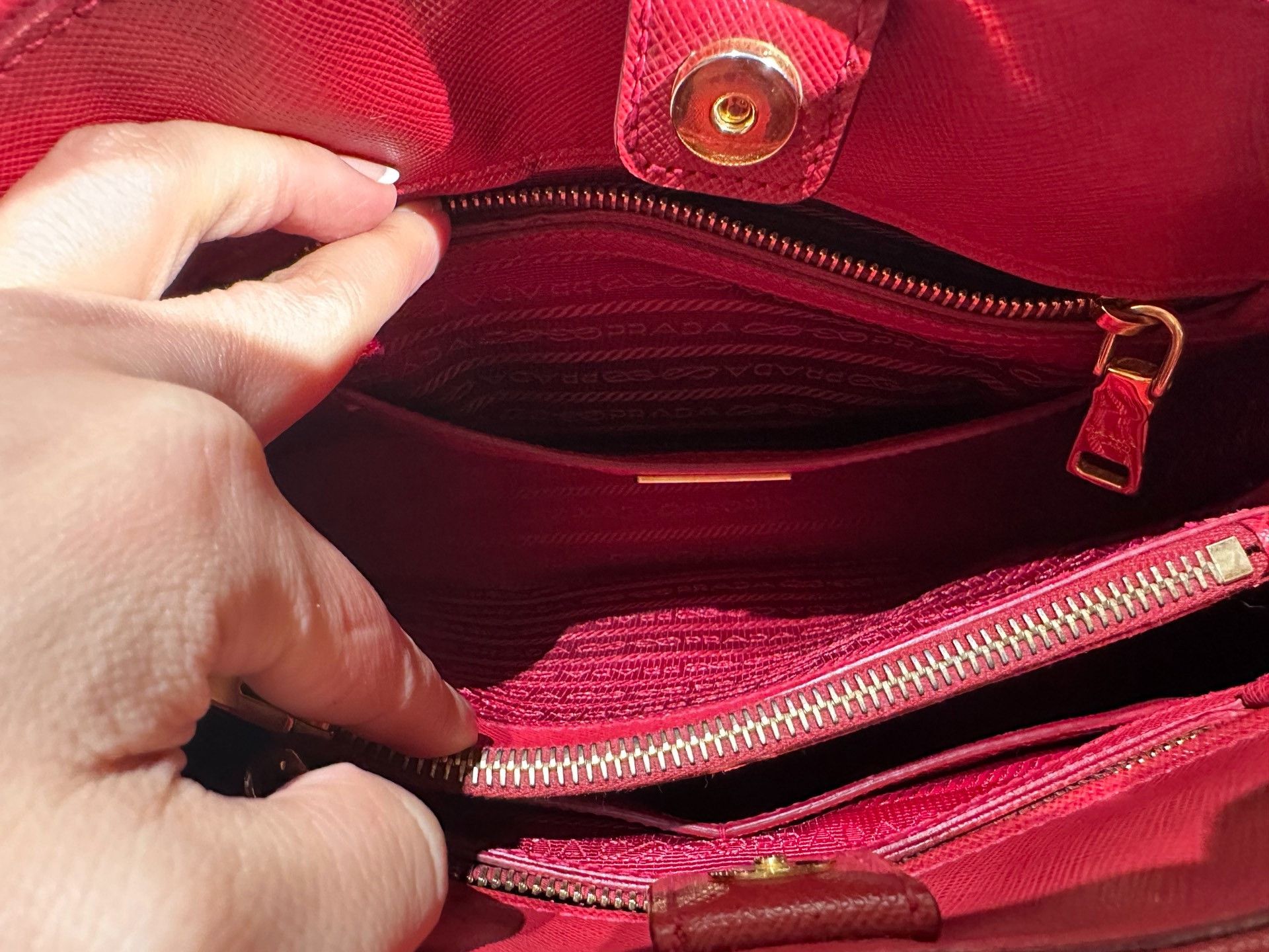 Prada Prada Red Cross-Grain Cowhide Bag Size ONE SIZE - 9 Thumbnail