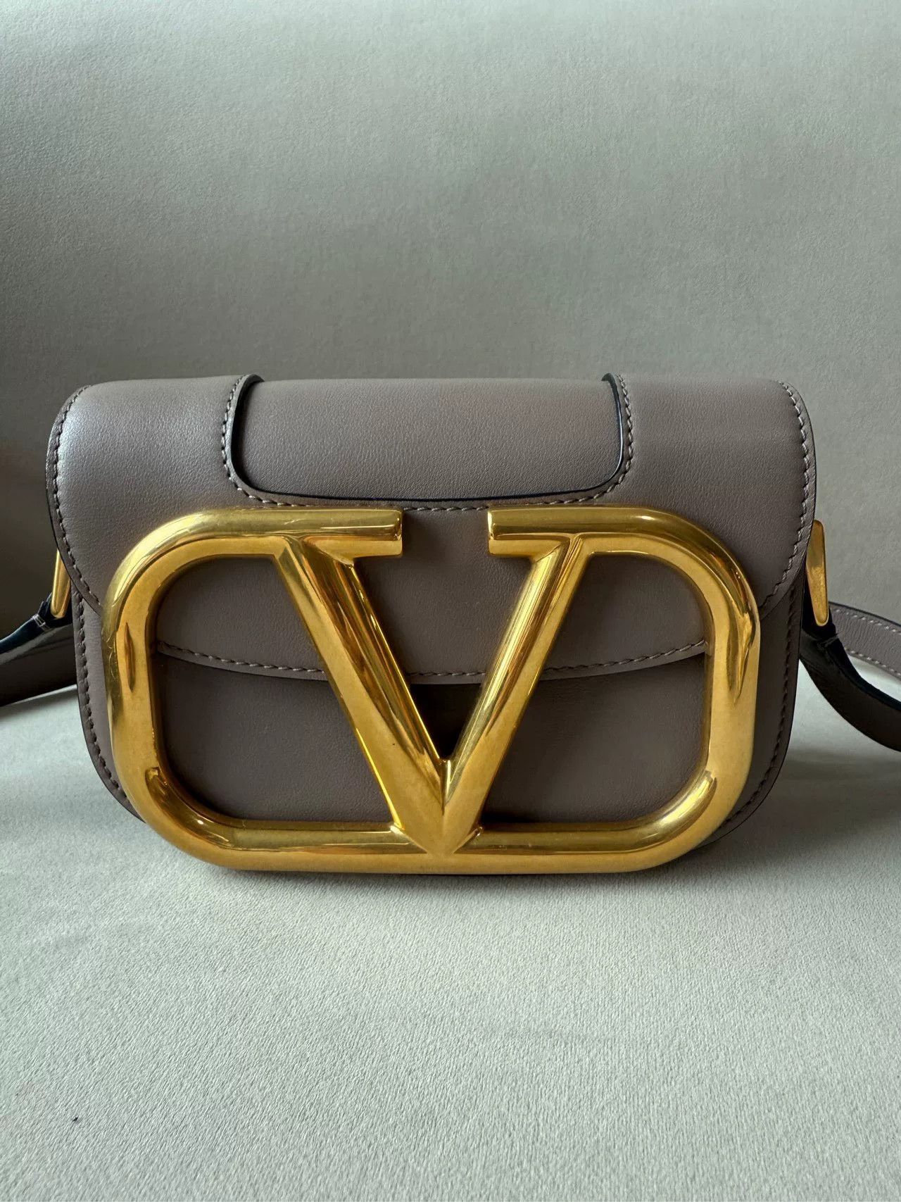 Valentino Valentino Gray Gold Buckle Crossbody Size ONE SIZE - 2 Thumbnail