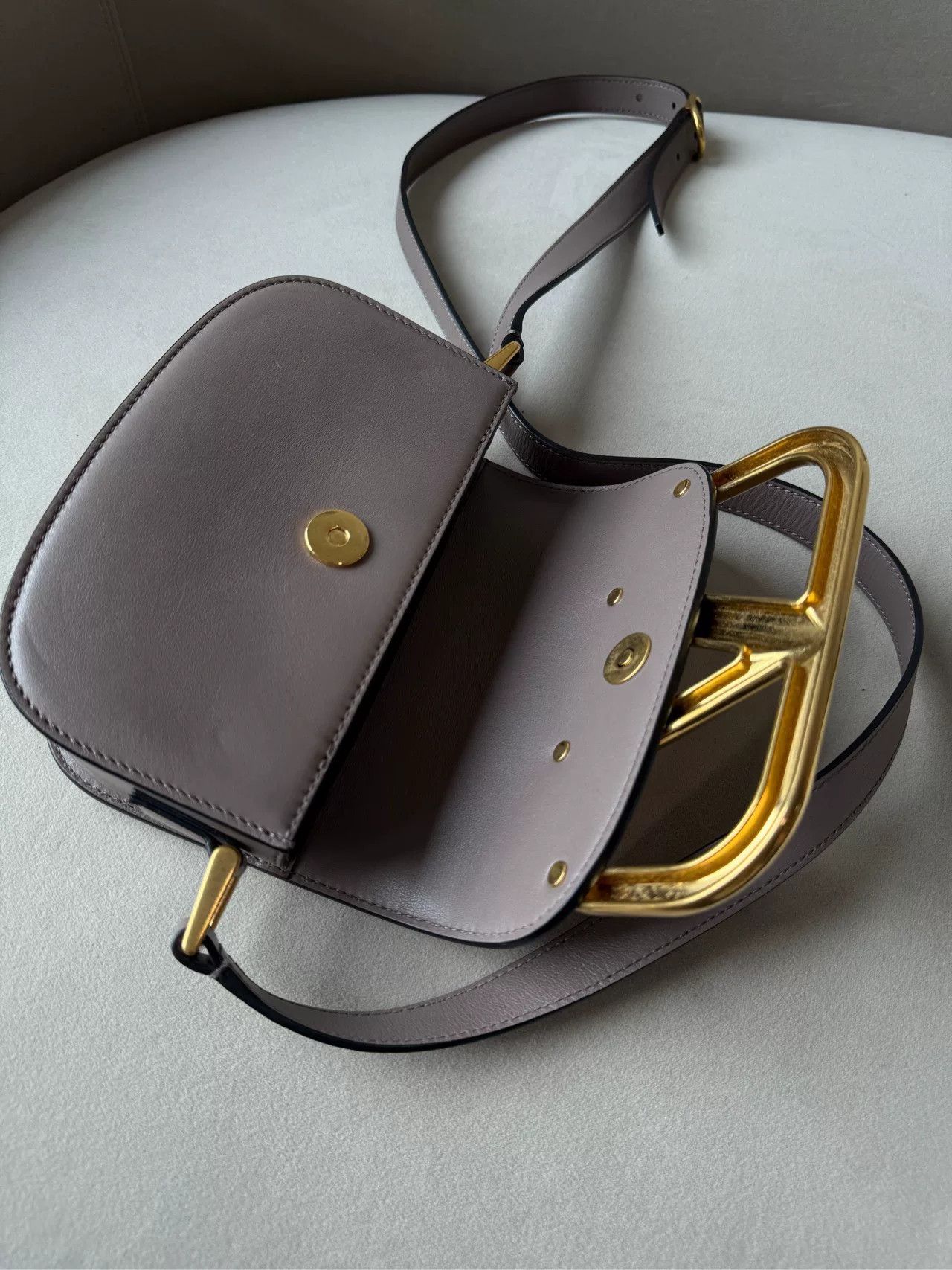 Valentino Valentino Gray Gold Buckle Crossbody Size ONE SIZE - 8 Thumbnail