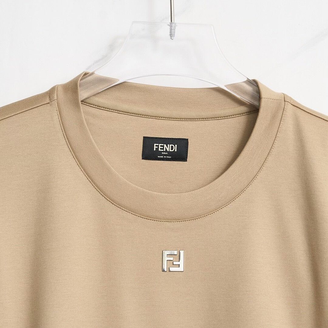 Fendi Fendi Men's Metal Logo Solid T-Shirt Size US M / EU 48-50 / 2 - 4 Thumbnail