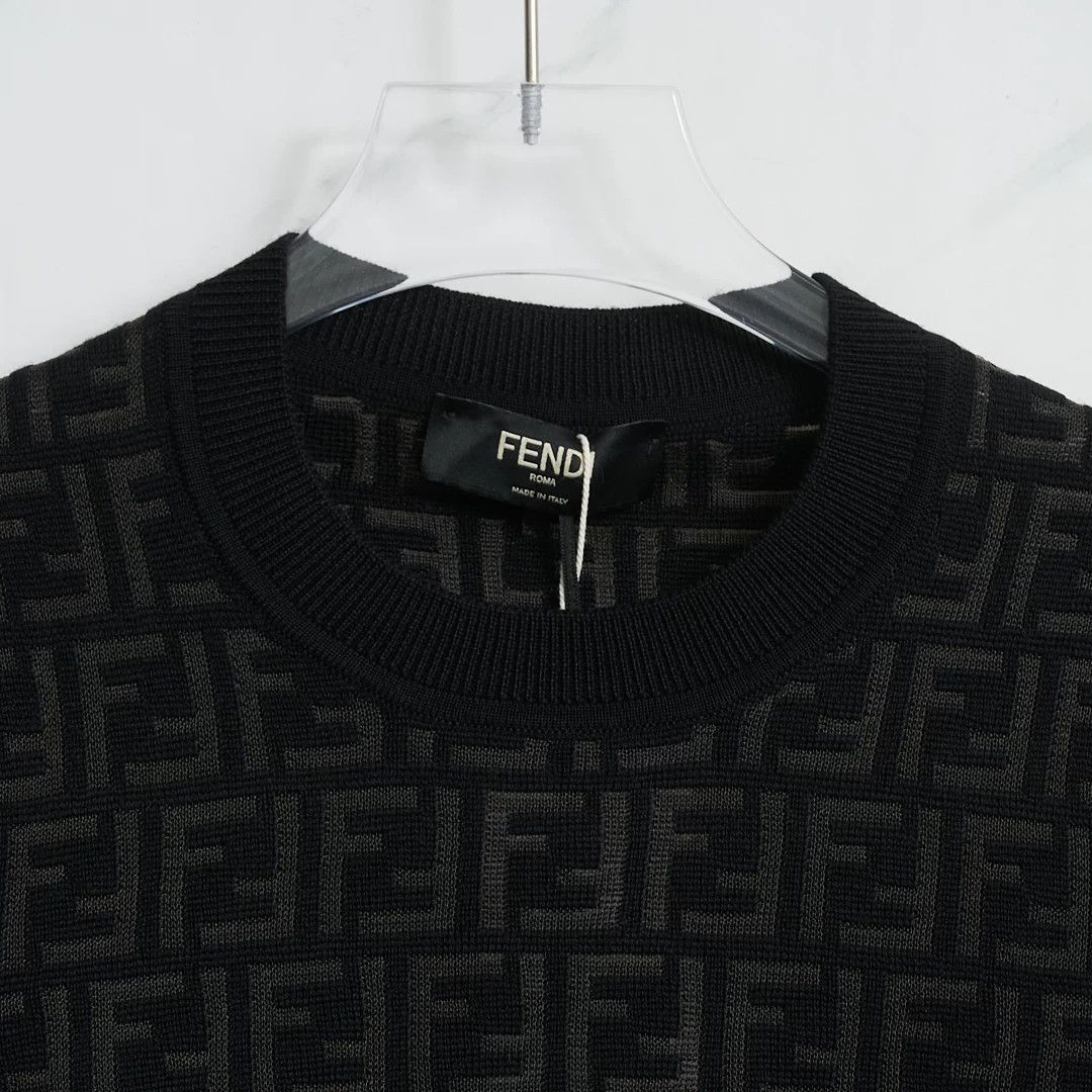 Fendi Fendi Men's Embossed Hollow Knit Sweater Size US M / EU 48-50 / 2 - 2 Thumbnail