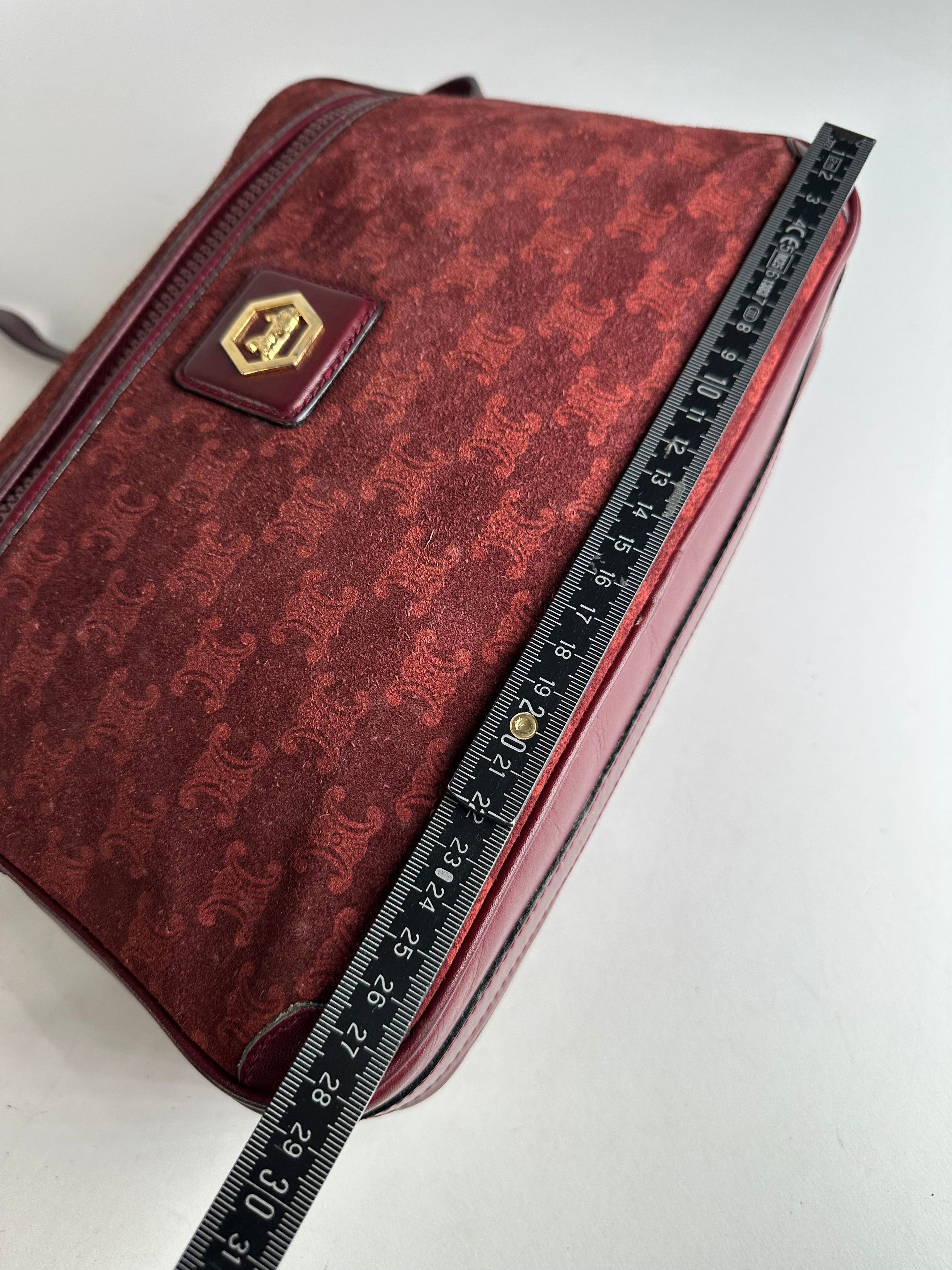 Celine Vintage Paris Triomphe Monogram 70s Suede Shoulder Bag Burgu Size ONE SIZE - 15 Thumbnail