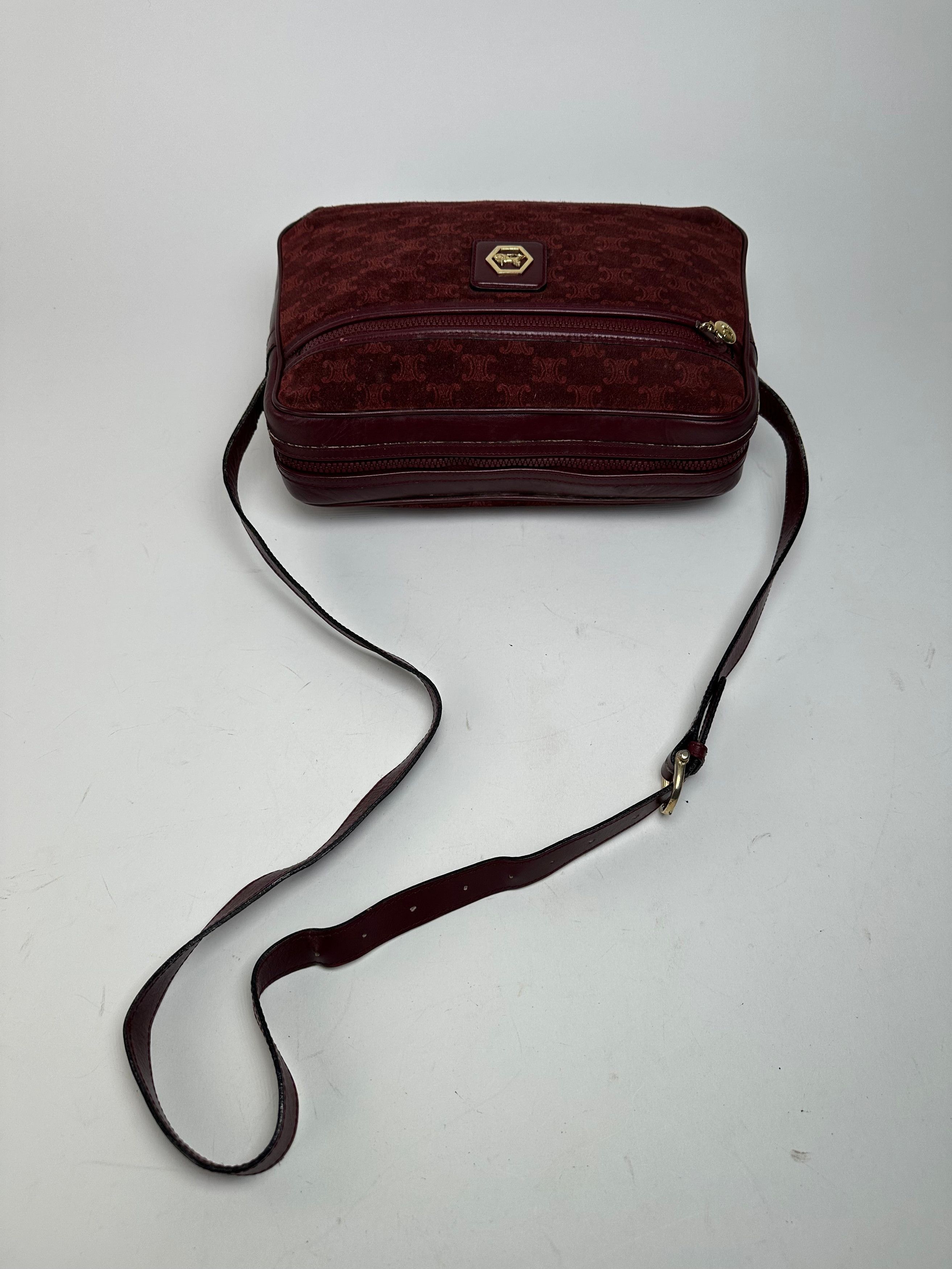Celine Vintage Paris Triomphe Monogram 70s Suede Shoulder Bag Burgu Size ONE SIZE - 4 Thumbnail