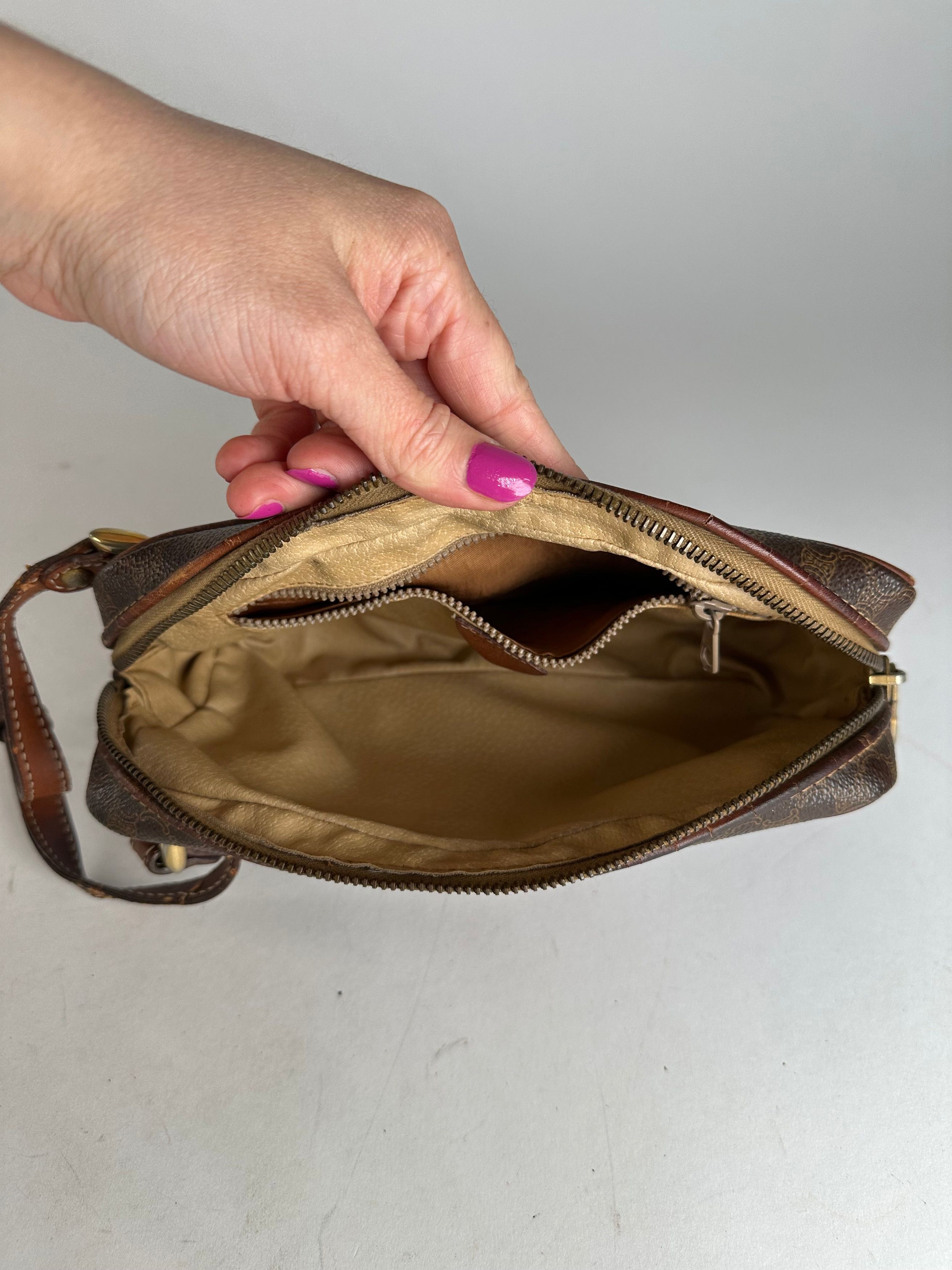 Celine Vintage Paris Triomphe Monogram Leather Clutch Brown Size ONE SIZE - 4 Thumbnail