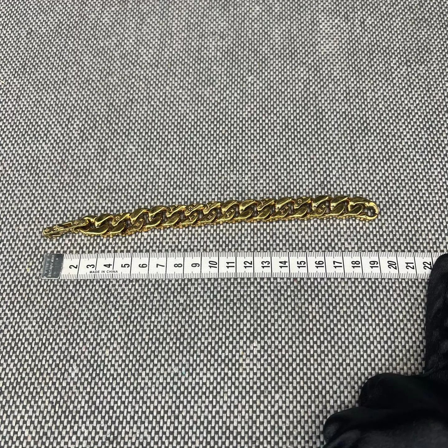 Louis Vuitton Gold Chain Necklace Size ONE SIZE - 7 Thumbnail