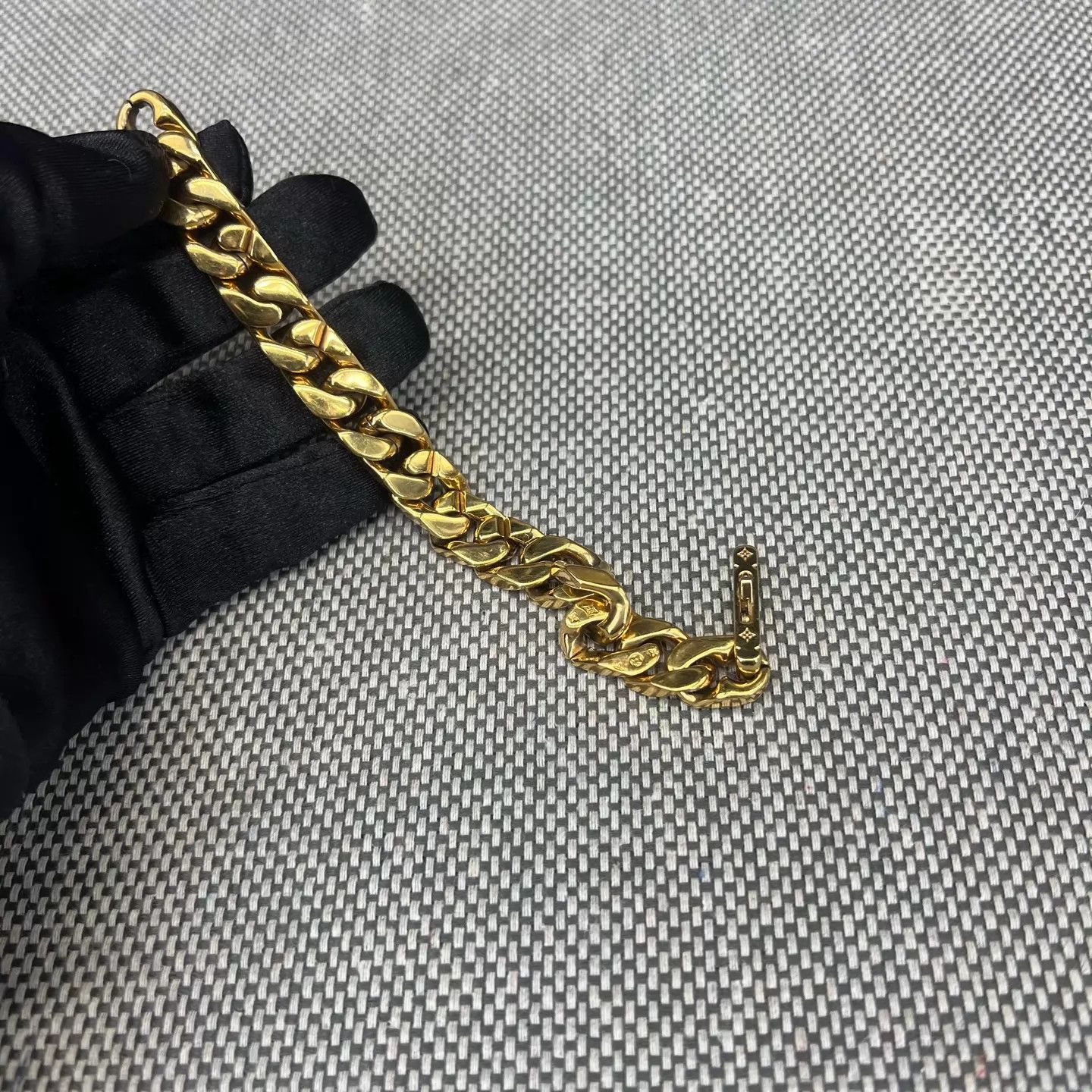 Louis Vuitton Gold Chain Necklace Size ONE SIZE - 4 Thumbnail