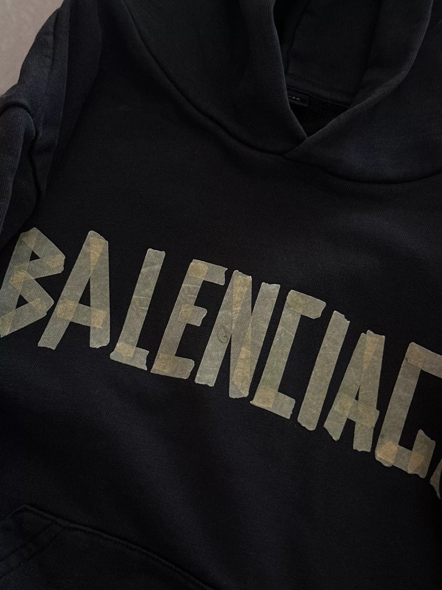 Balenciaga Balenciaga Masking Tape Distressed Hoodie Size XS / US 0-2 / IT 36-38 - 2 Thumbnail
