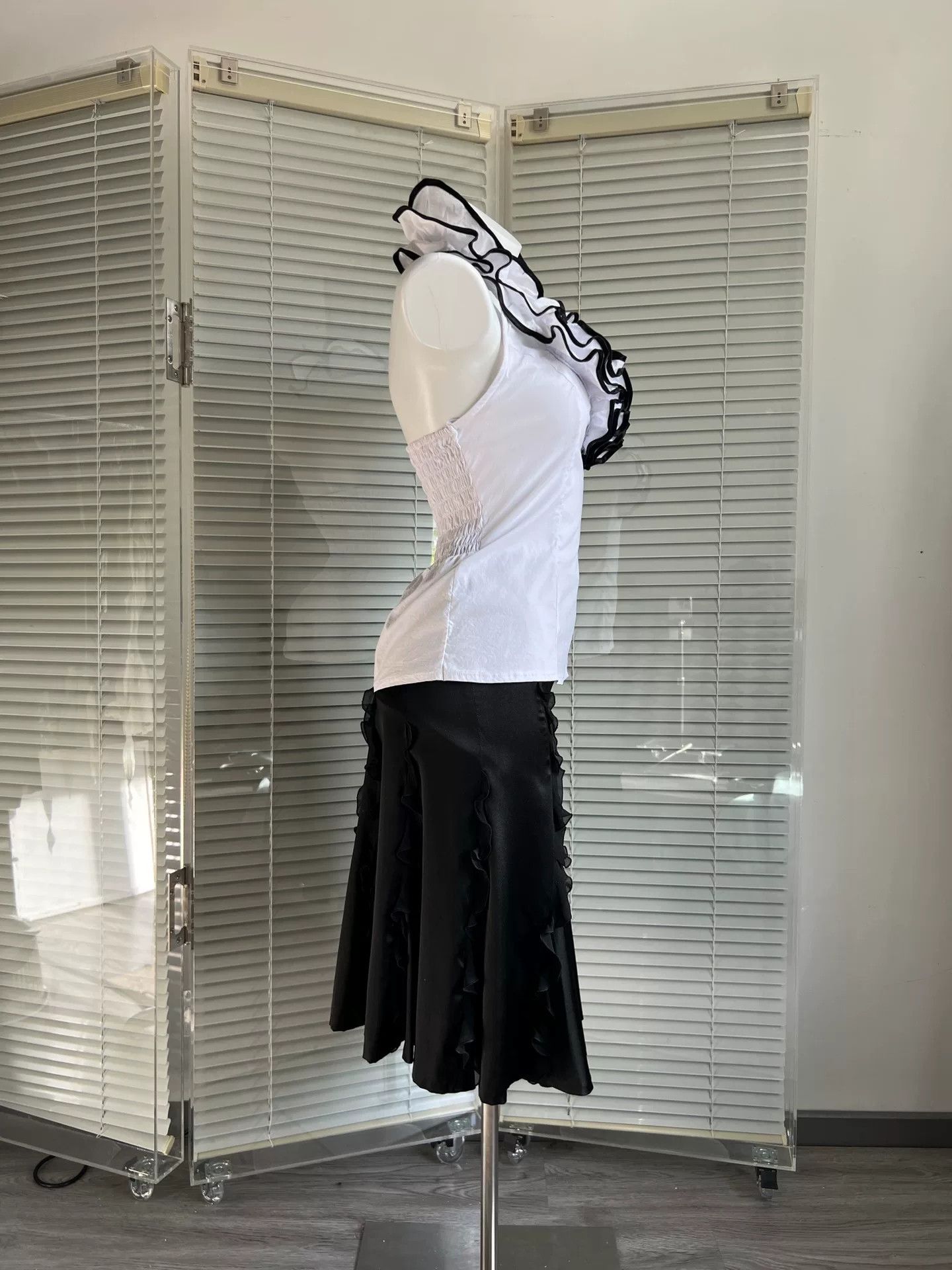 Vintage Vintage Ruffled Halter Neck Top Size M / US 6-8 / IT 42-44 - 4 Thumbnail