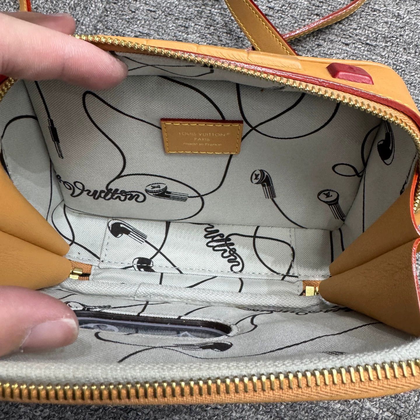 Louis Vuitton Brown Crossbody Bag with Classic Print Design Size ONE SIZE - 7 Thumbnail