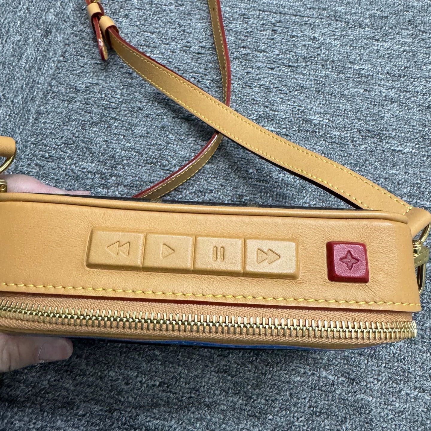 Louis Vuitton Brown Crossbody Bag with Classic Print Design Size ONE SIZE - 4 Thumbnail
