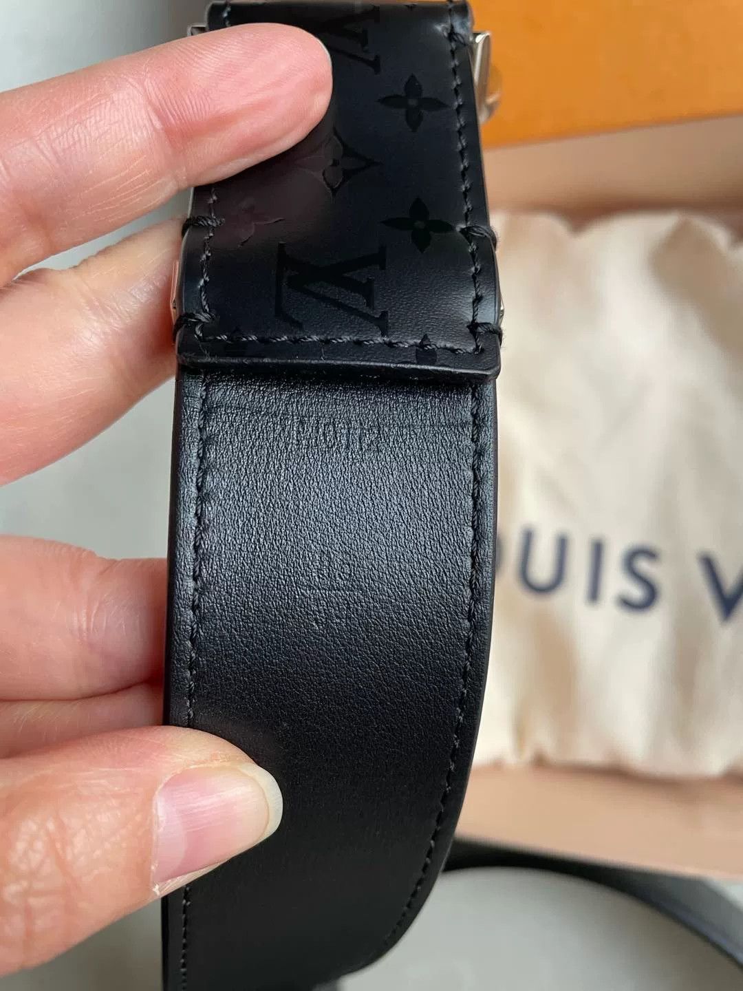 Louis Vuitton Louis Vuitton Black Subtle Logo Belt 85cm Size ONE SIZE - 3 Thumbnail