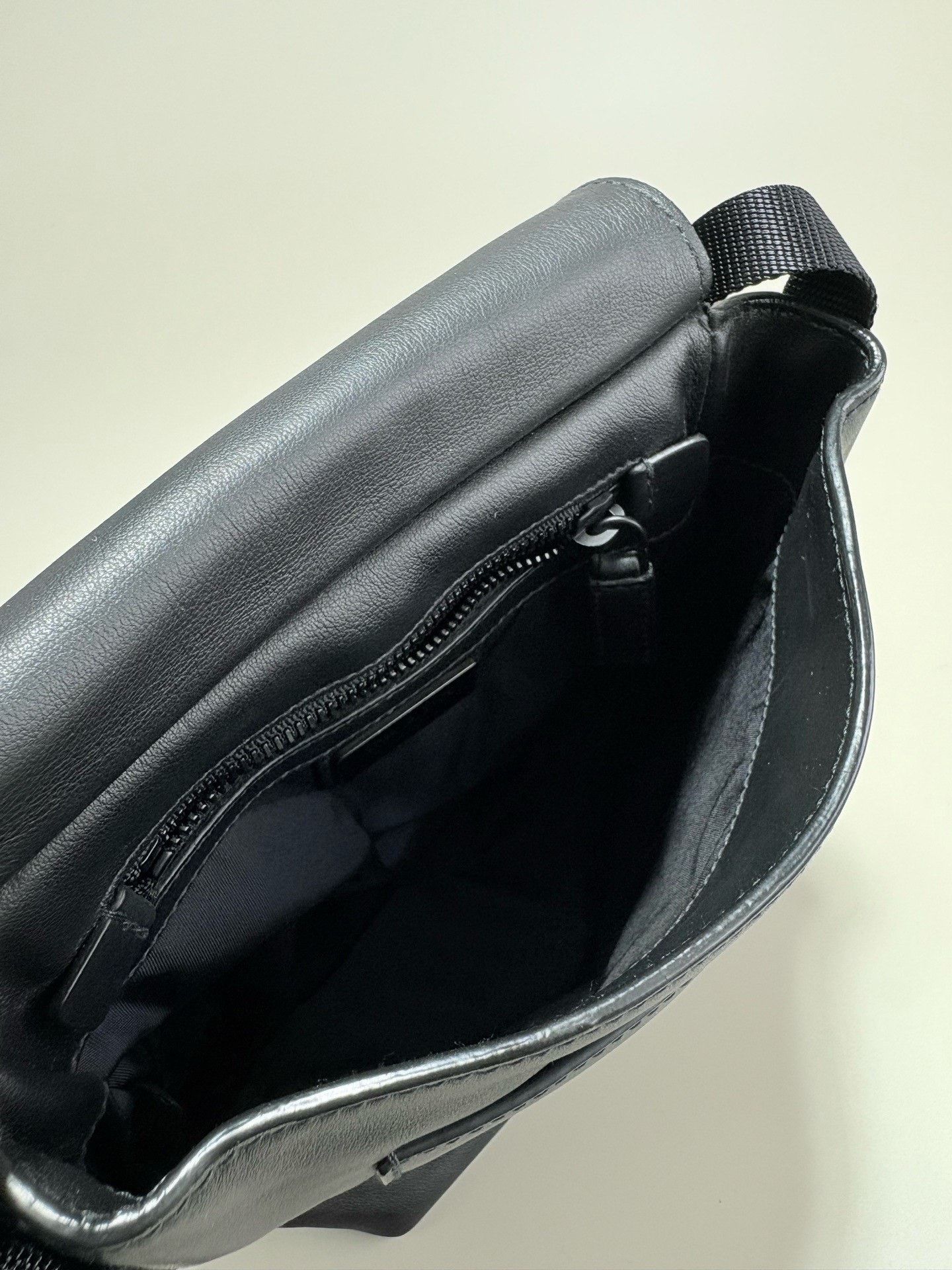 Prada New PRADA Triangle Logo Shoulder Crossbody Bag Size ONE SIZE - 6 Thumbnail
