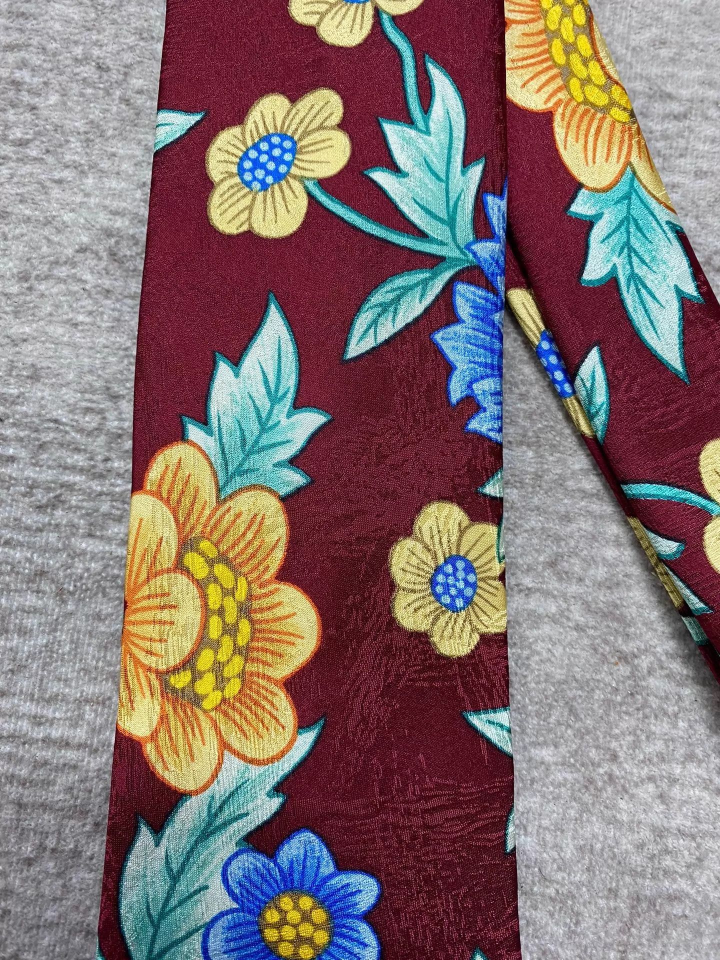 Yohji Yamamoto Floral Print Silk Tie with Multi Colored Flowers Size ONE SIZE - 4 Thumbnail