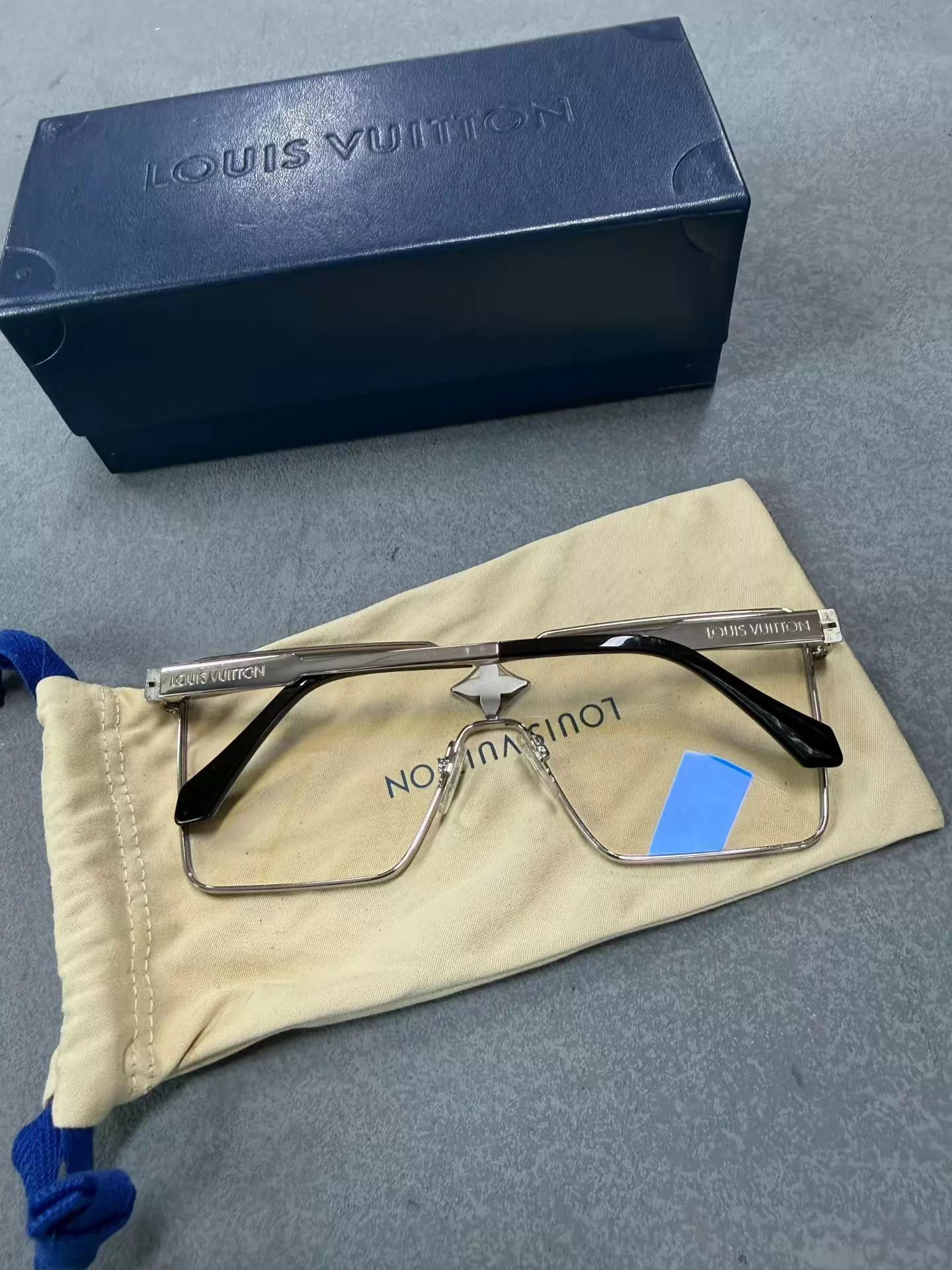 Louis Vuitton Silver Rectangle Frame Glasses Size ONE SIZE - 3 Thumbnail