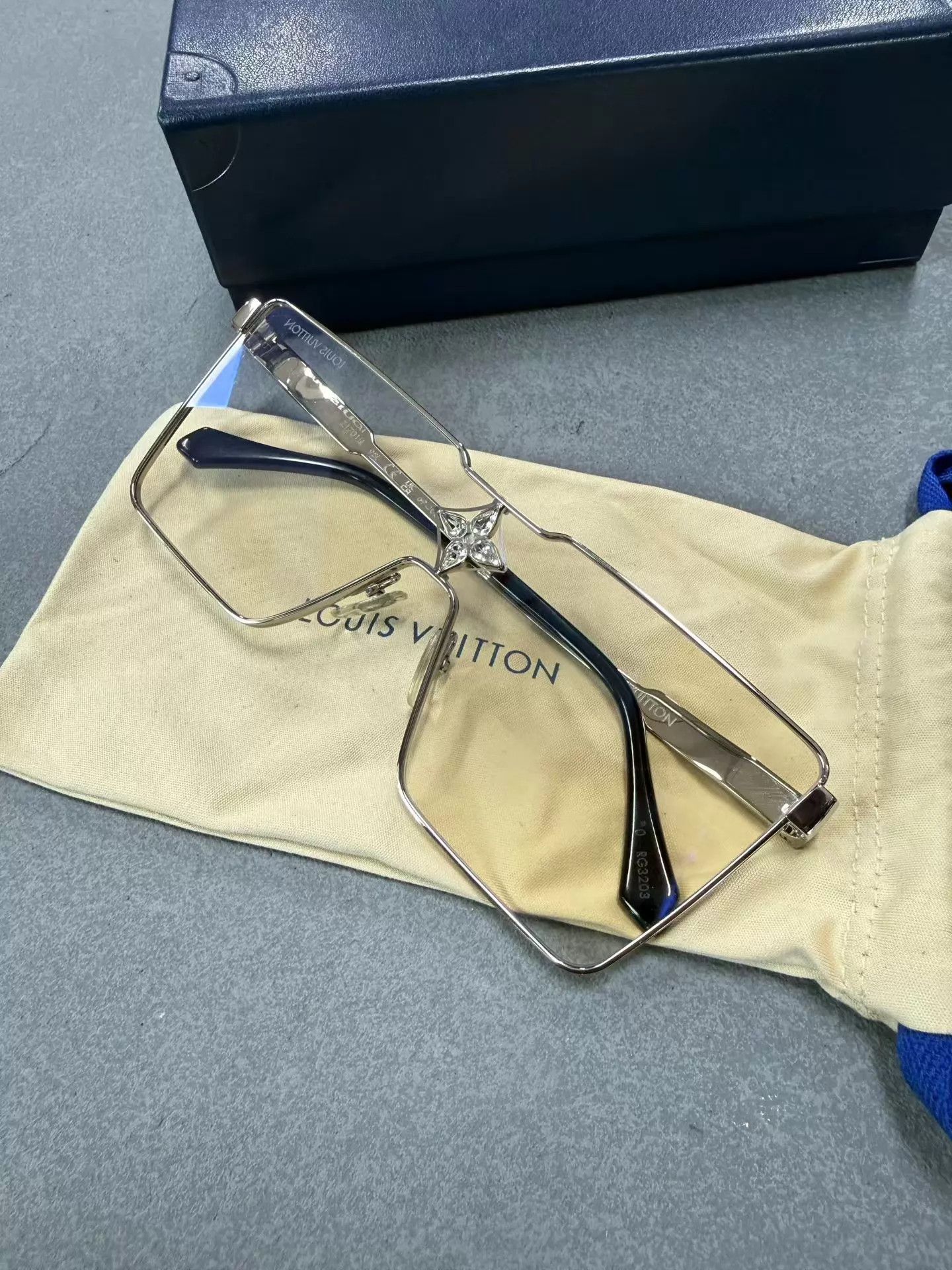 Louis Vuitton Silver Rectangle Frame Glasses Size ONE SIZE - 2 Thumbnail