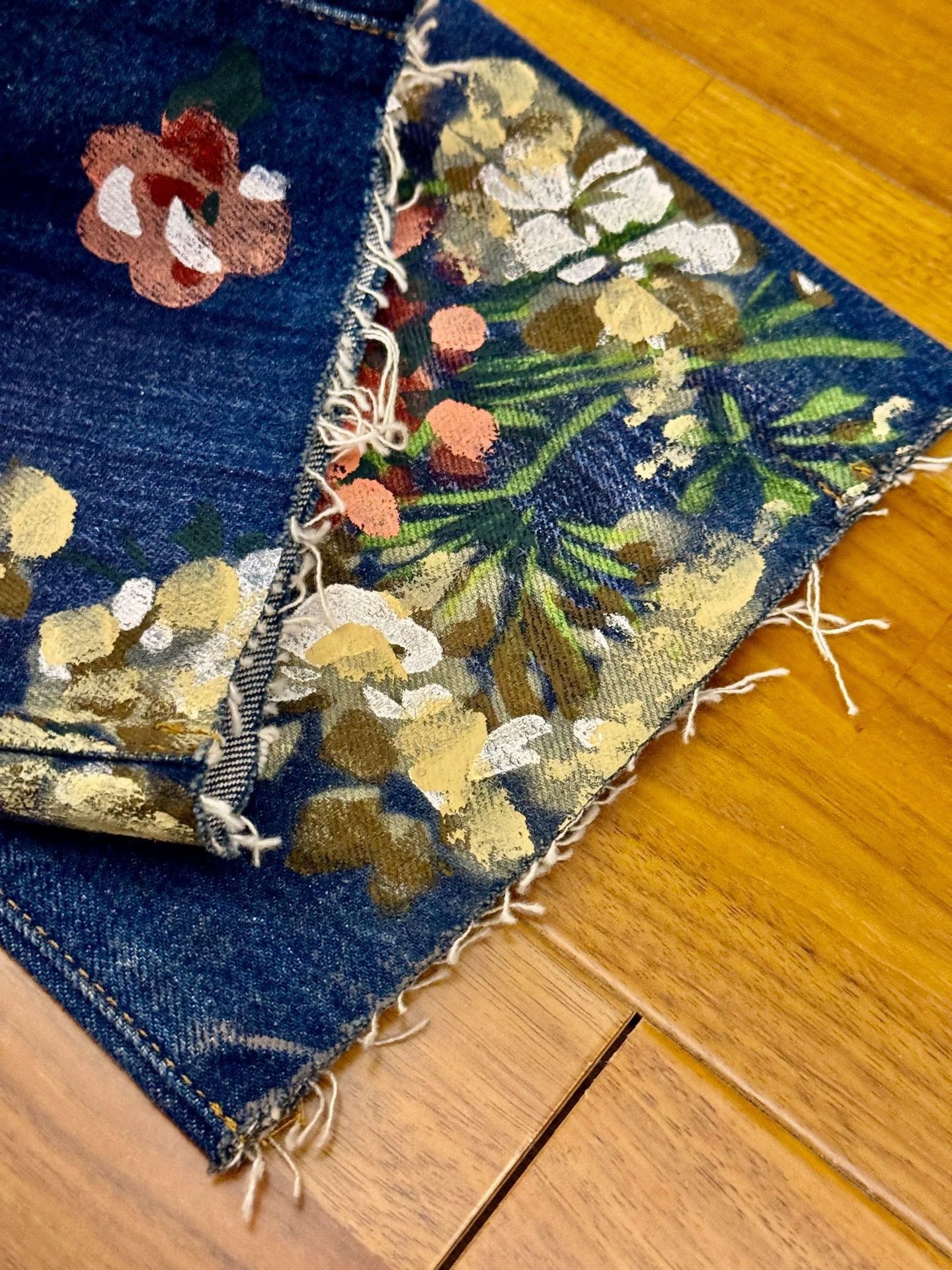 Gucci Blue Denim Jeans with Floral Print Size US 32 / EU 48 - 2 Thumbnail