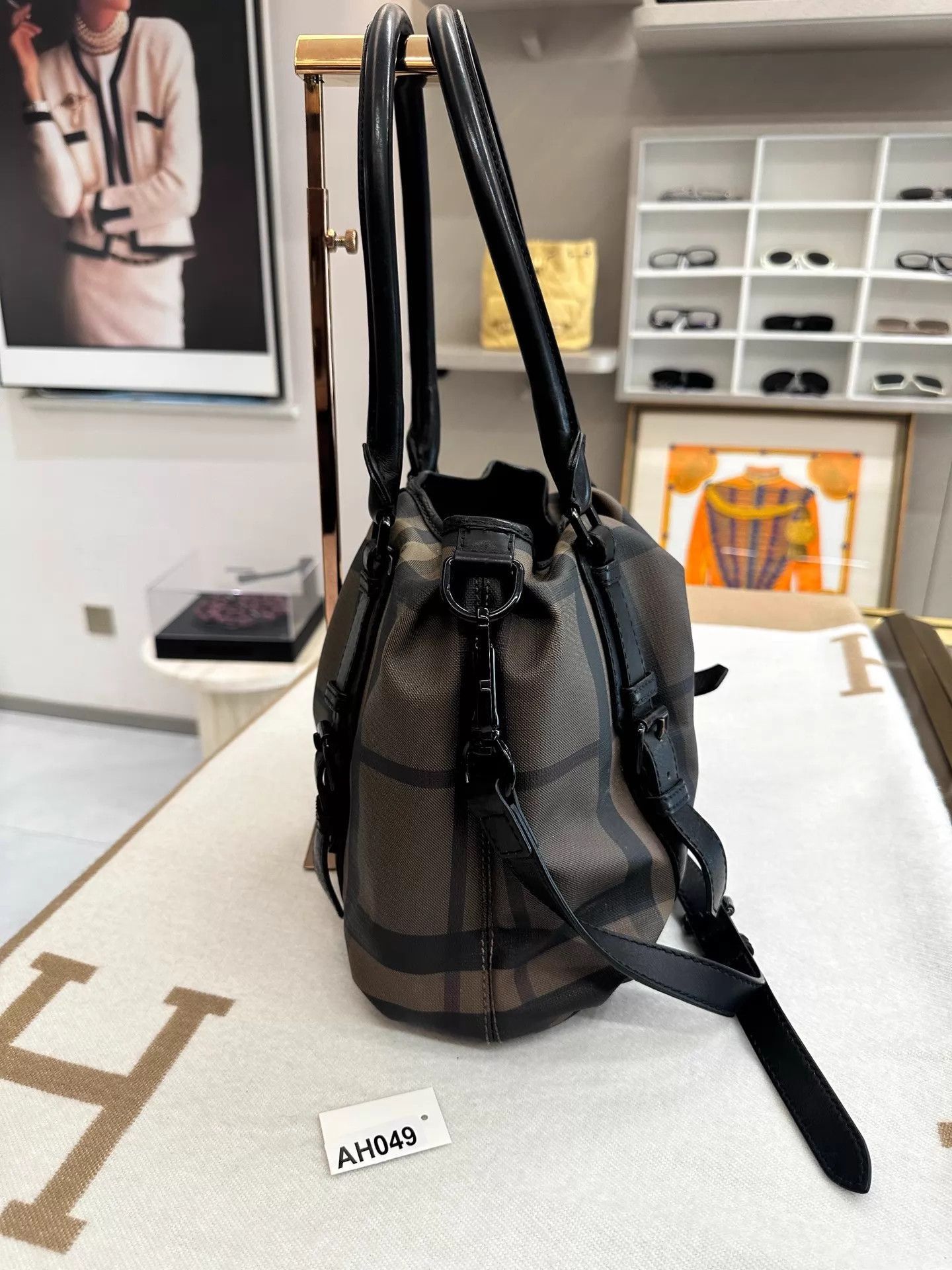 Burberry Multi Checkered Tote Bag with Leather Straps Size ONE SIZE - 5 Thumbnail