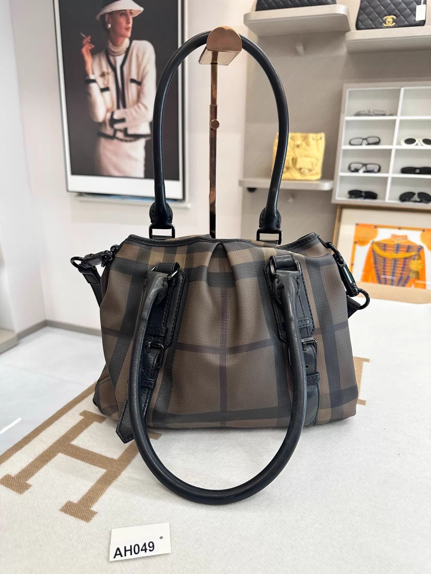 Burberry Multi Checkered Tote Bag with Leather Straps Size ONE SIZE - 3 Thumbnail