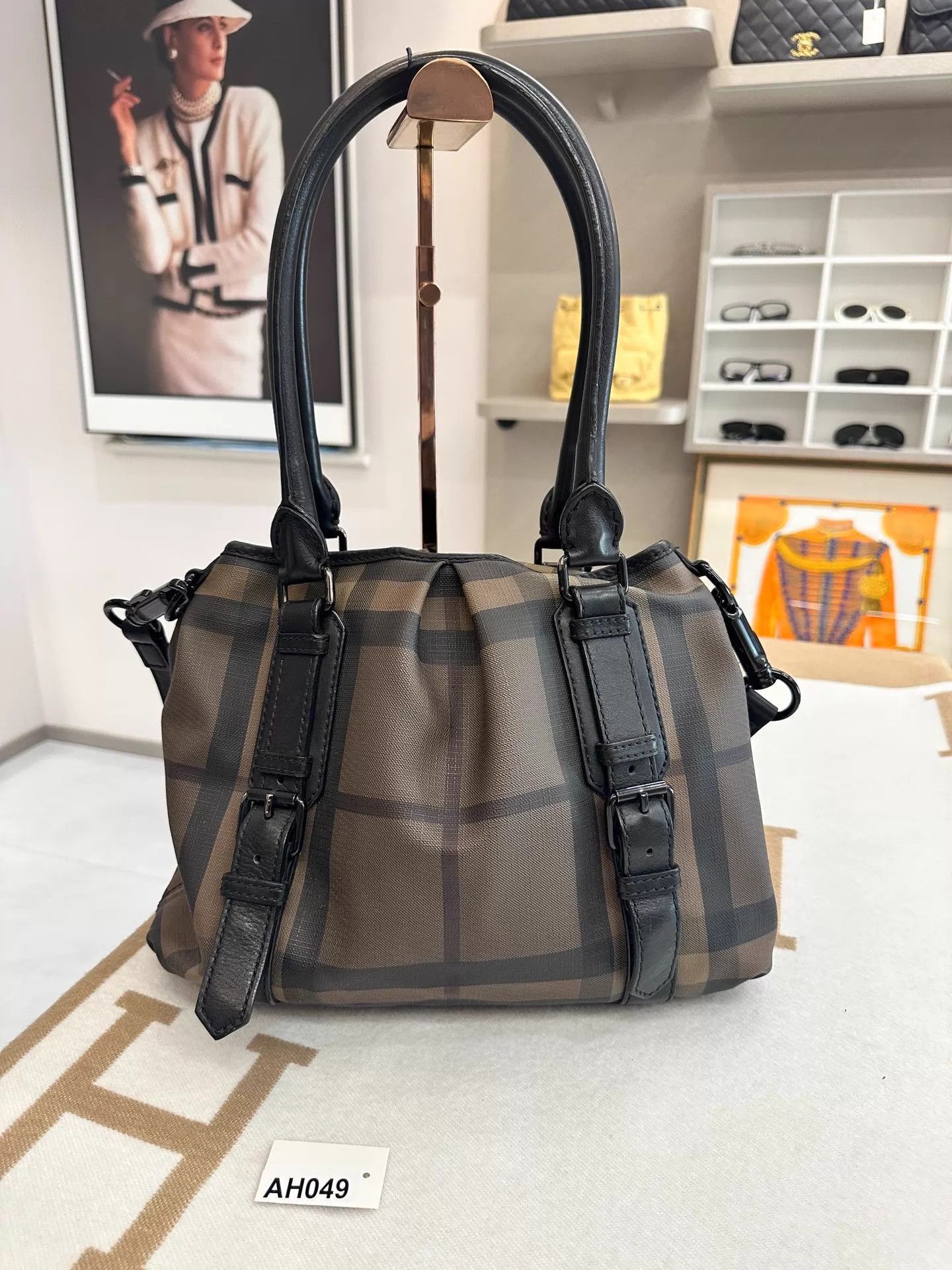 Burberry Multi Checkered Tote Bag with Leather Straps Size ONE SIZE - 2 Thumbnail