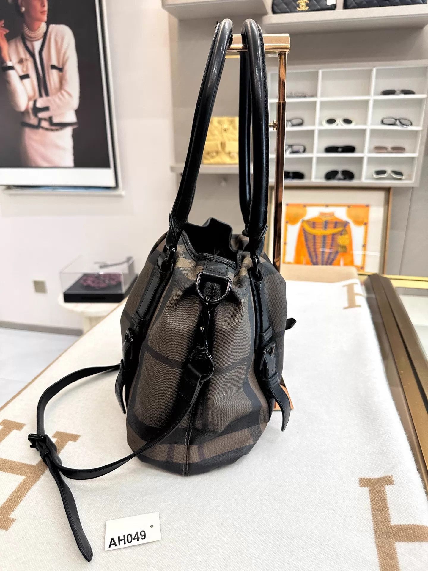 Burberry Multi Checkered Tote Bag with Leather Straps Size ONE SIZE - 6 Thumbnail