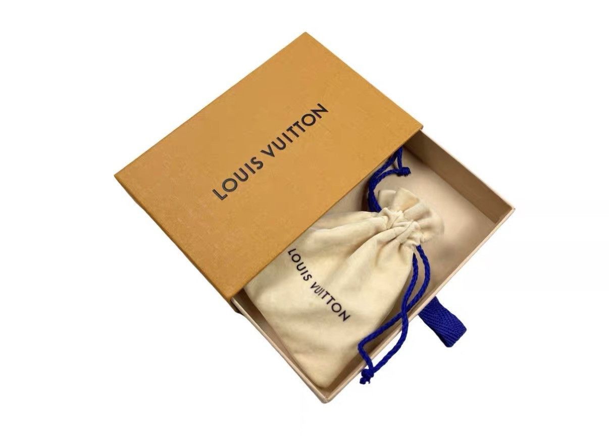 Louis Vuitton Gold Pendant Necklace with Chain Size ONE SIZE - 3 Thumbnail