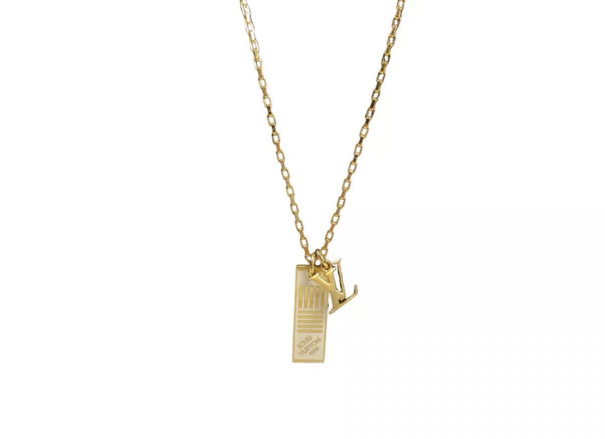 Louis Vuitton Gold Pendant Necklace with Chain Size ONE SIZE - 2 Thumbnail