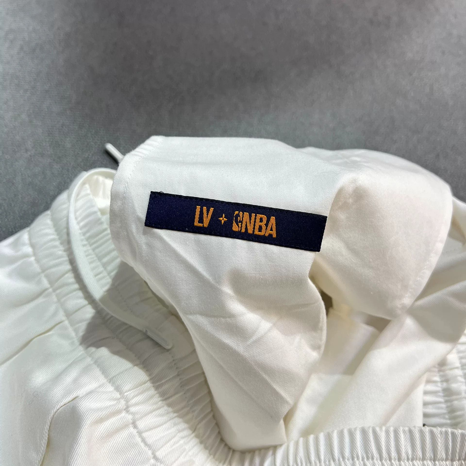 Louis Vuitton LV x NBA Flocked Logo Shorts Size US 32 / EU 48 - 6 Thumbnail