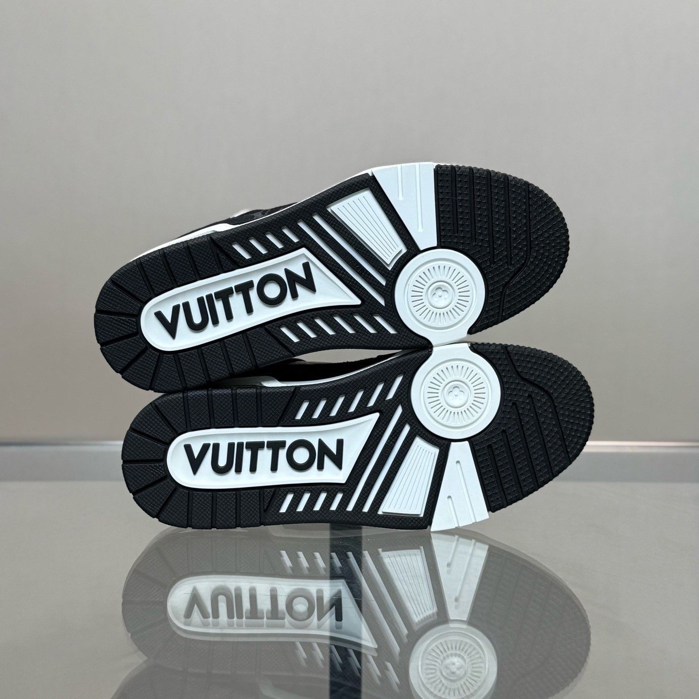 Louis Vuitton Louis Vuitton LV Trainer Denim Size US 5.5 / IT 35.5 - 7 Thumbnail