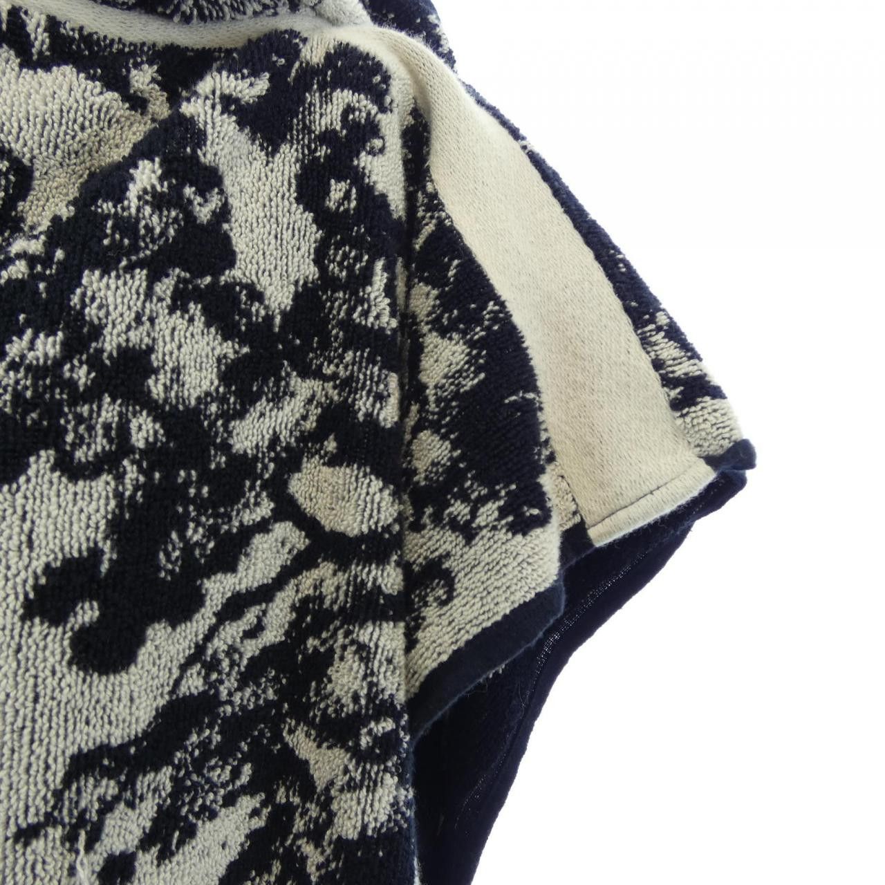 Dior Dior Christian Dior Toile de Jouy Sauvage Dioriviera Poncho Textile Outerwear 14JOU370I900 DUTY FREE for USA Size ONE SIZE - 5 Thumbnail
