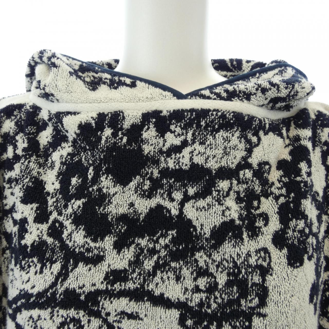 Dior Dior Christian Dior Toile de Jouy Sauvage Dioriviera Poncho Textile Outerwear 14JOU370I900 DUTY FREE for USA Size ONE SIZE - 4 Thumbnail
