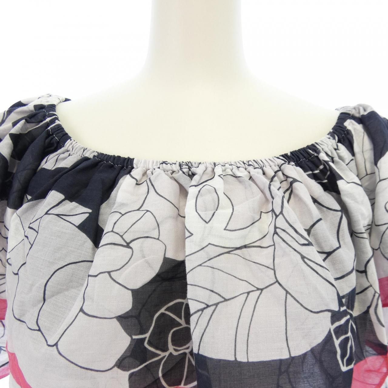 Chanel Chanel Chanel Top Textile Tops P70156V61567 DUTY FREE for USA Size ONE SIZE - 6 Thumbnail