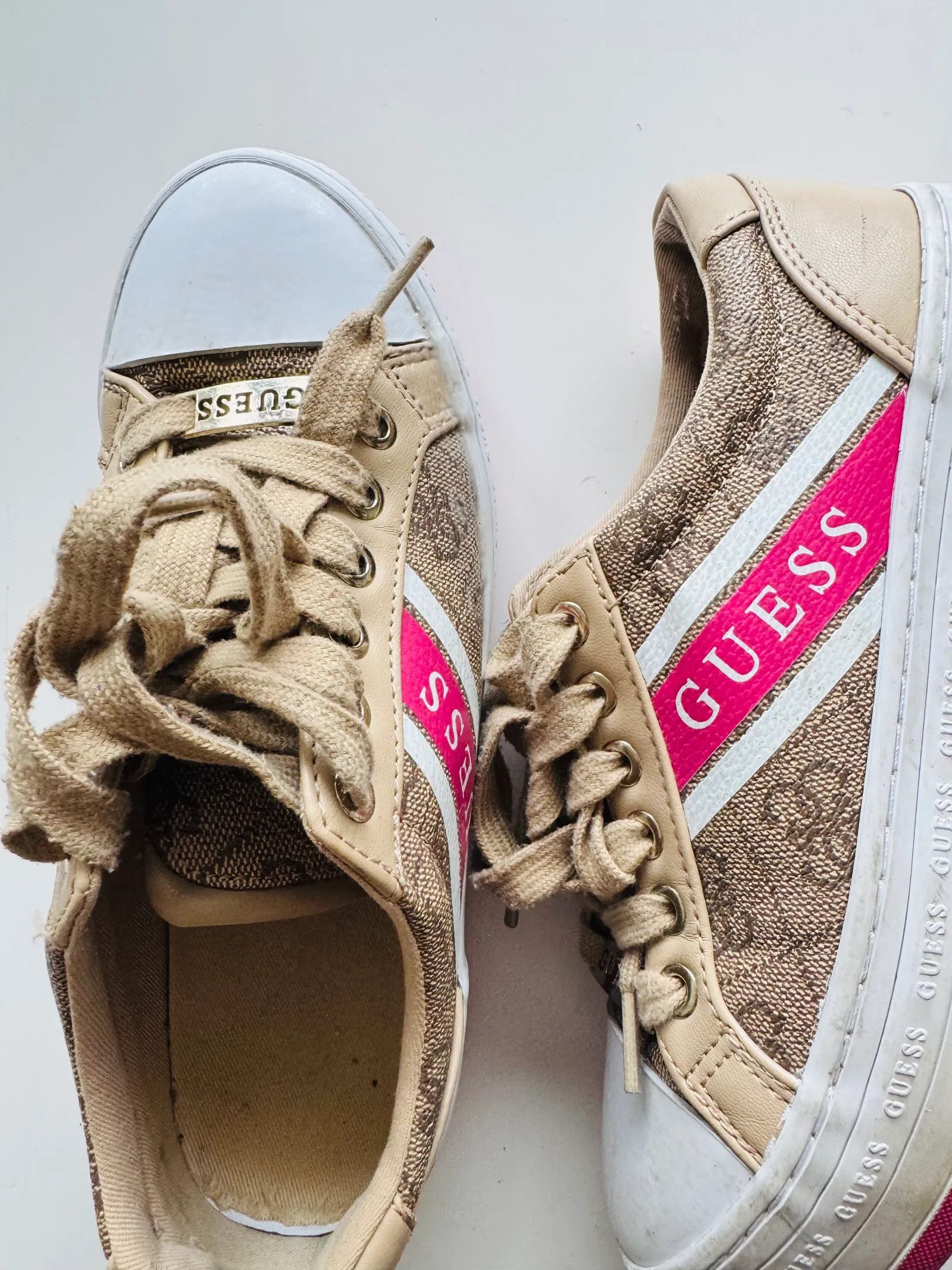 Guess Guess Sneakers Size US 5 / IT 35 - 2 Thumbnail
