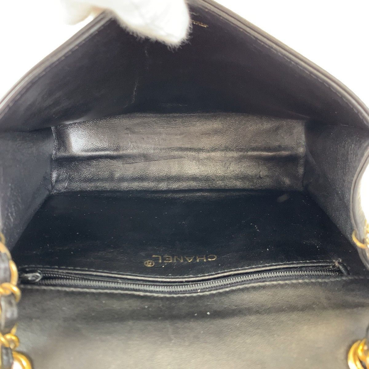 Chanel Chanel Chanel Matelasse Lambskin Shoulder Bag Leather Crossbody Bag DUTY FREE for USA Size ONE SIZE - 9 Thumbnail