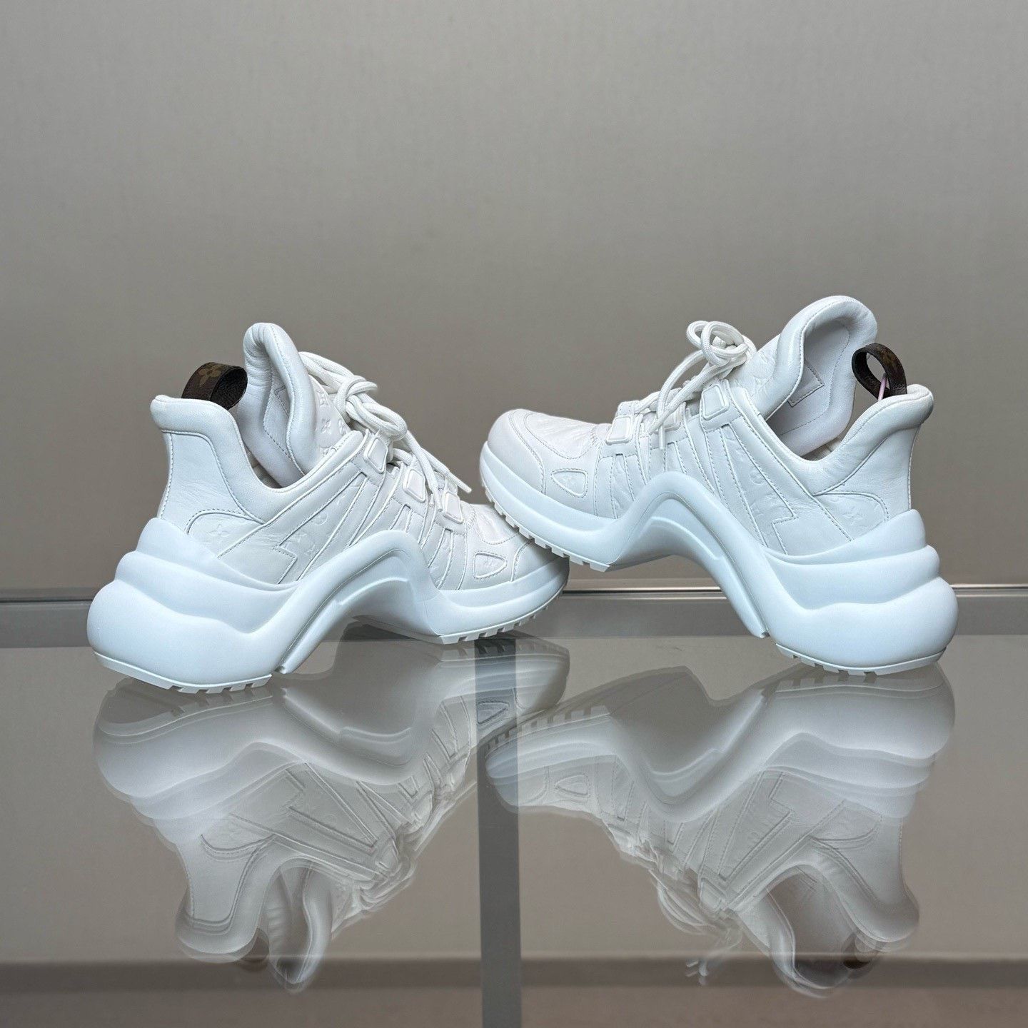 Louis Vuitton Louis Vuitton Archlight White Dad Shoes Size US 7 / IT 37 - 6 Thumbnail