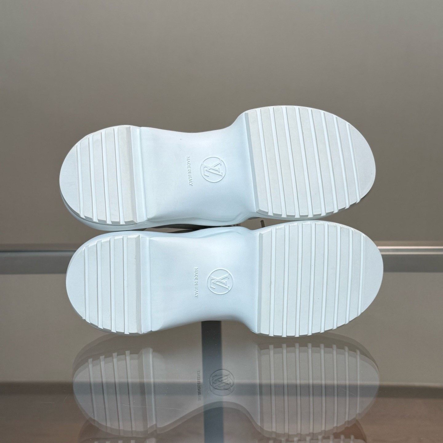 Louis Vuitton Louis Vuitton Archlight White Dad Shoes Size US 7 / IT 37 - 7 Thumbnail