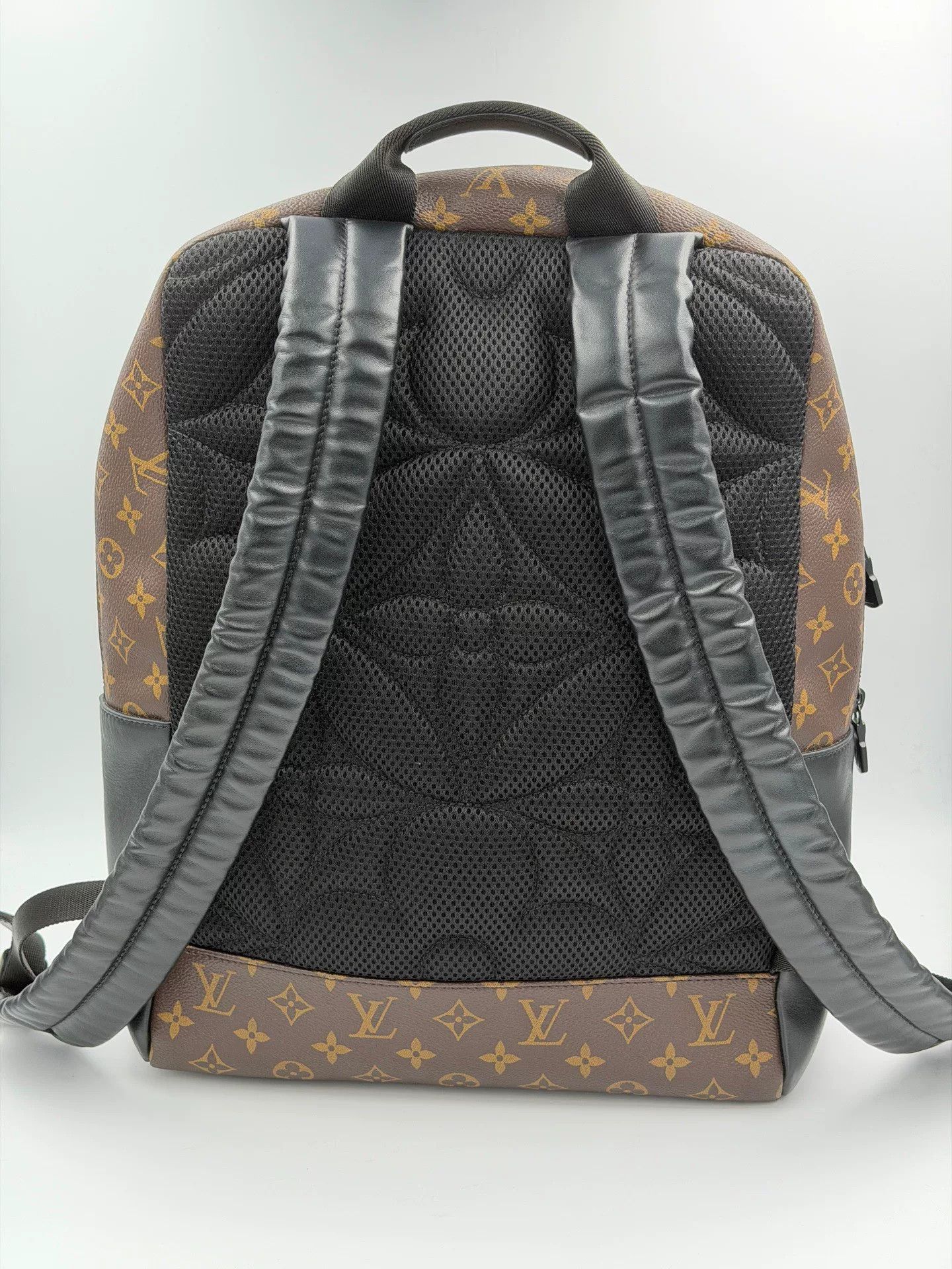 Louis Vuitton Louis Vuitton Men's Dean Backpack Size ONE SIZE - 2 Thumbnail