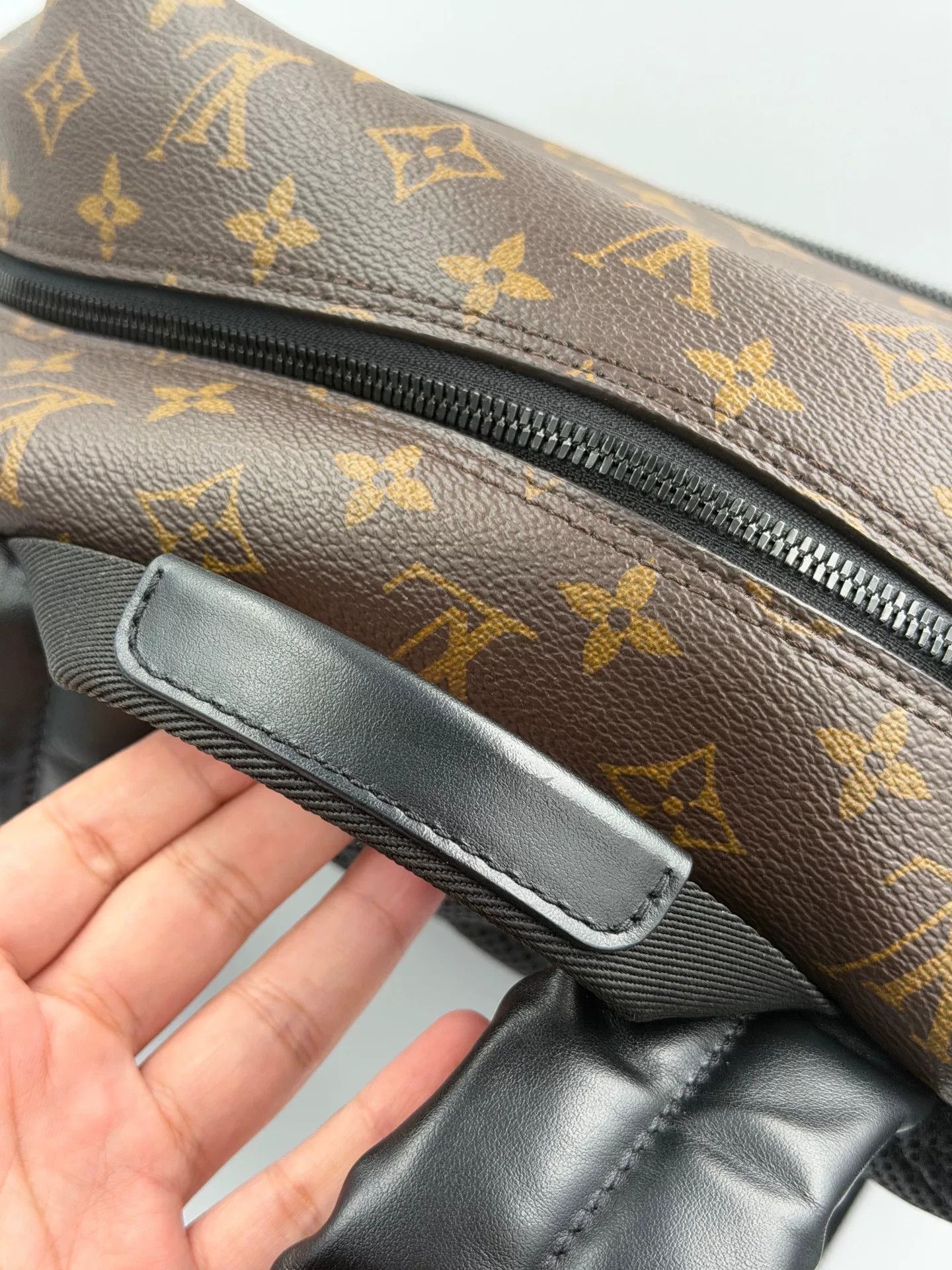 Louis Vuitton Louis Vuitton Men's Dean Backpack Size ONE SIZE - 4 Thumbnail