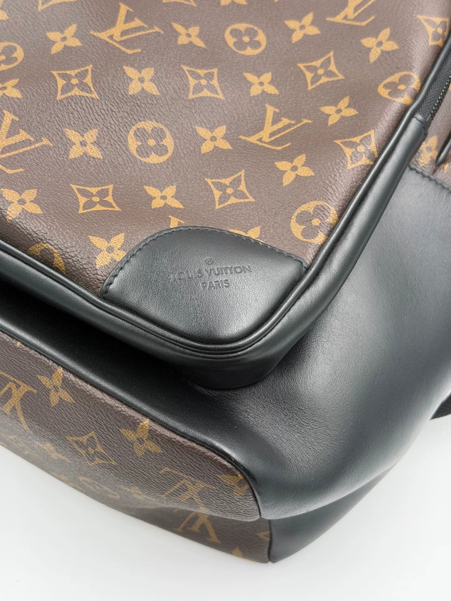 Louis Vuitton Louis Vuitton Men's Dean Backpack Size ONE SIZE - 5 Thumbnail